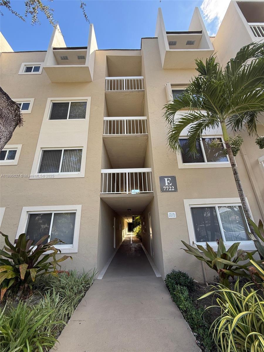 7722 Camino Real # 219 Unit: E-219