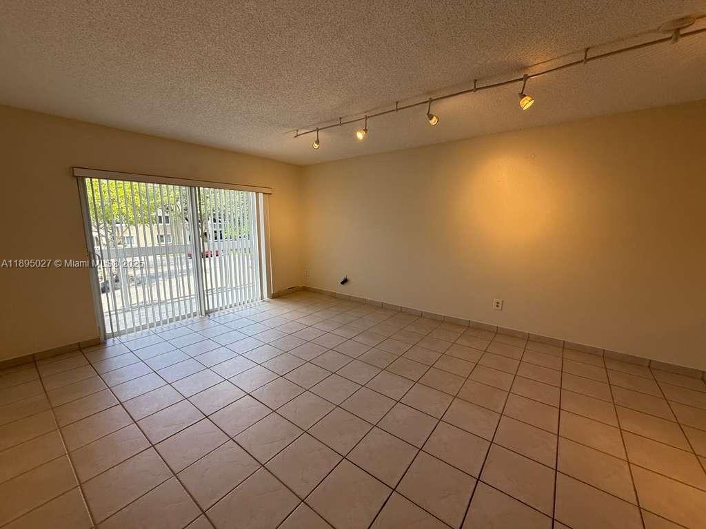 7722 Camino Real # 219 Unit: E-219