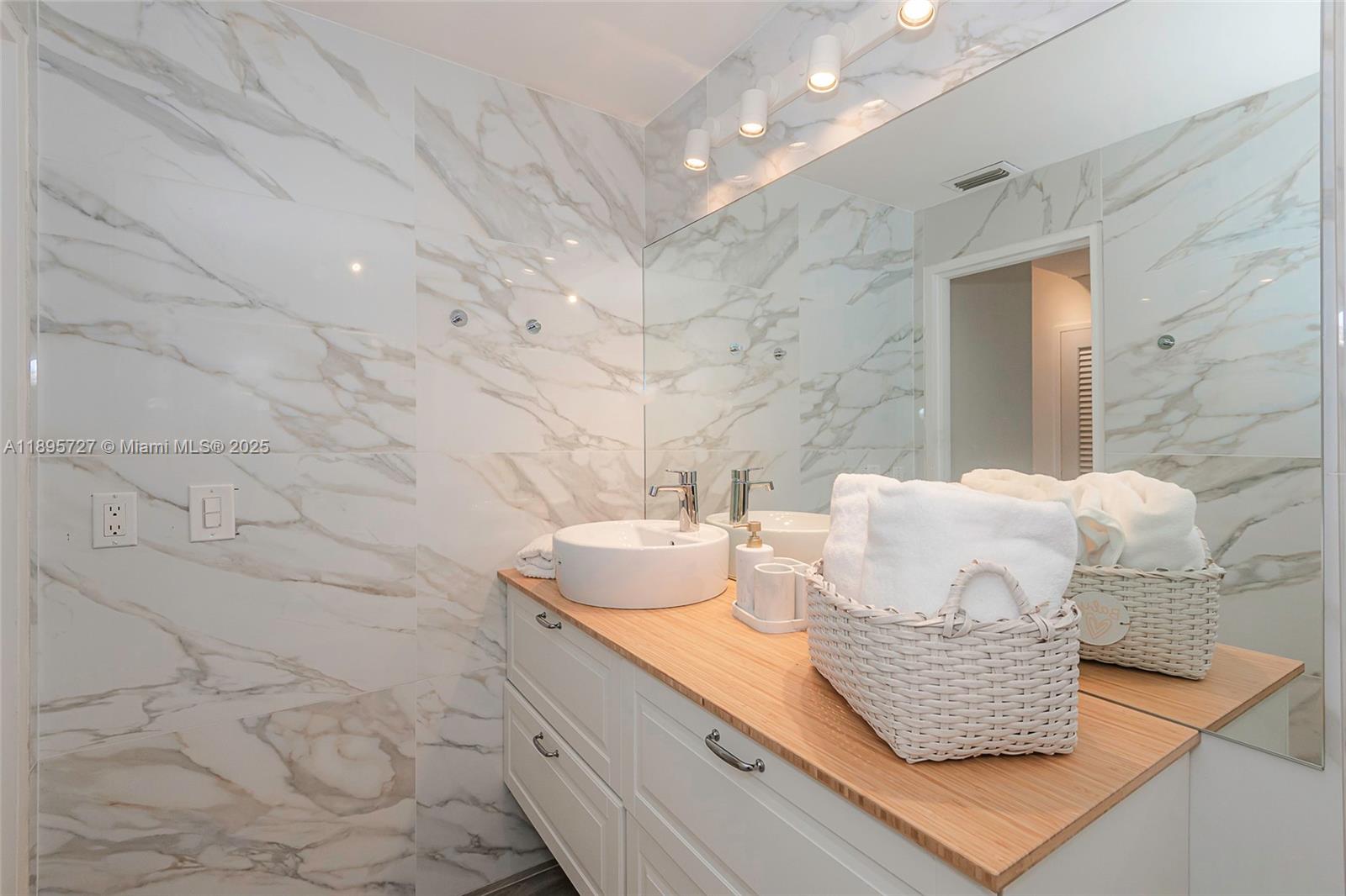 3 Island Ave # 09E, Miami Beach Unit: 09E