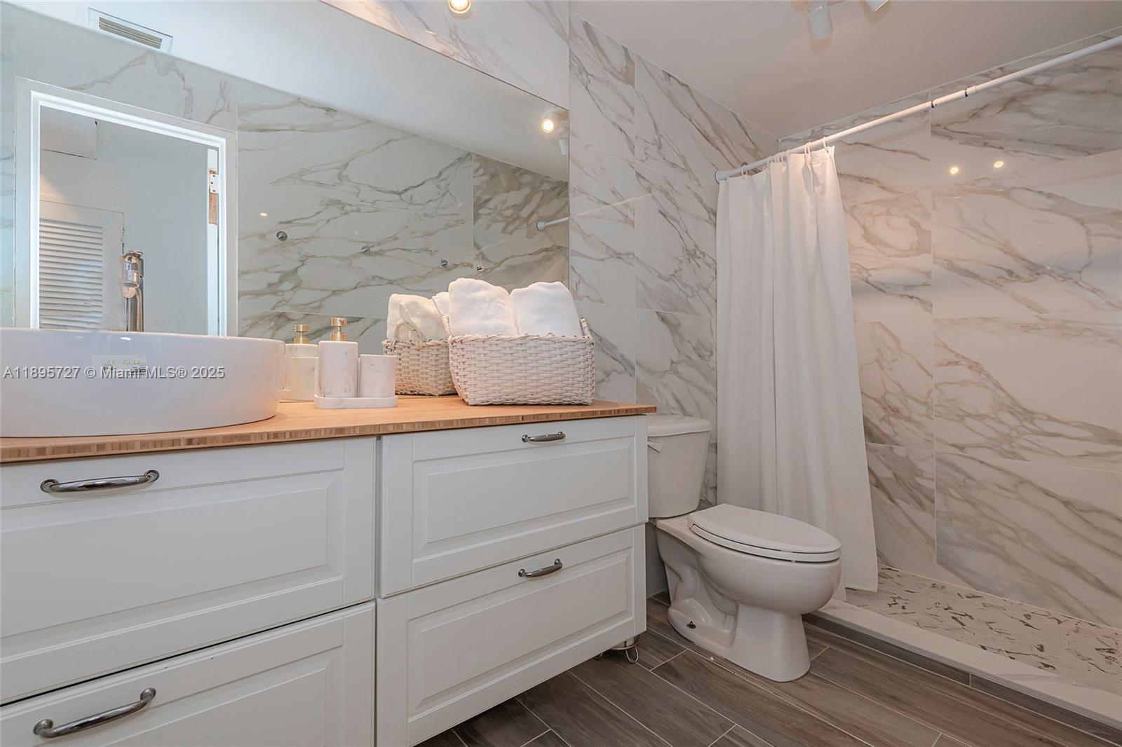 3 Island Ave # 09E, Miami Beach Unit: 09E