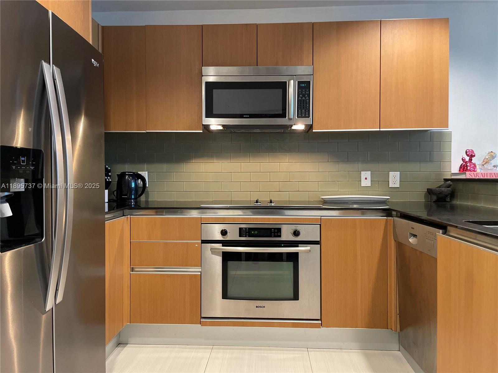 1060 Brickell Ave # 2413