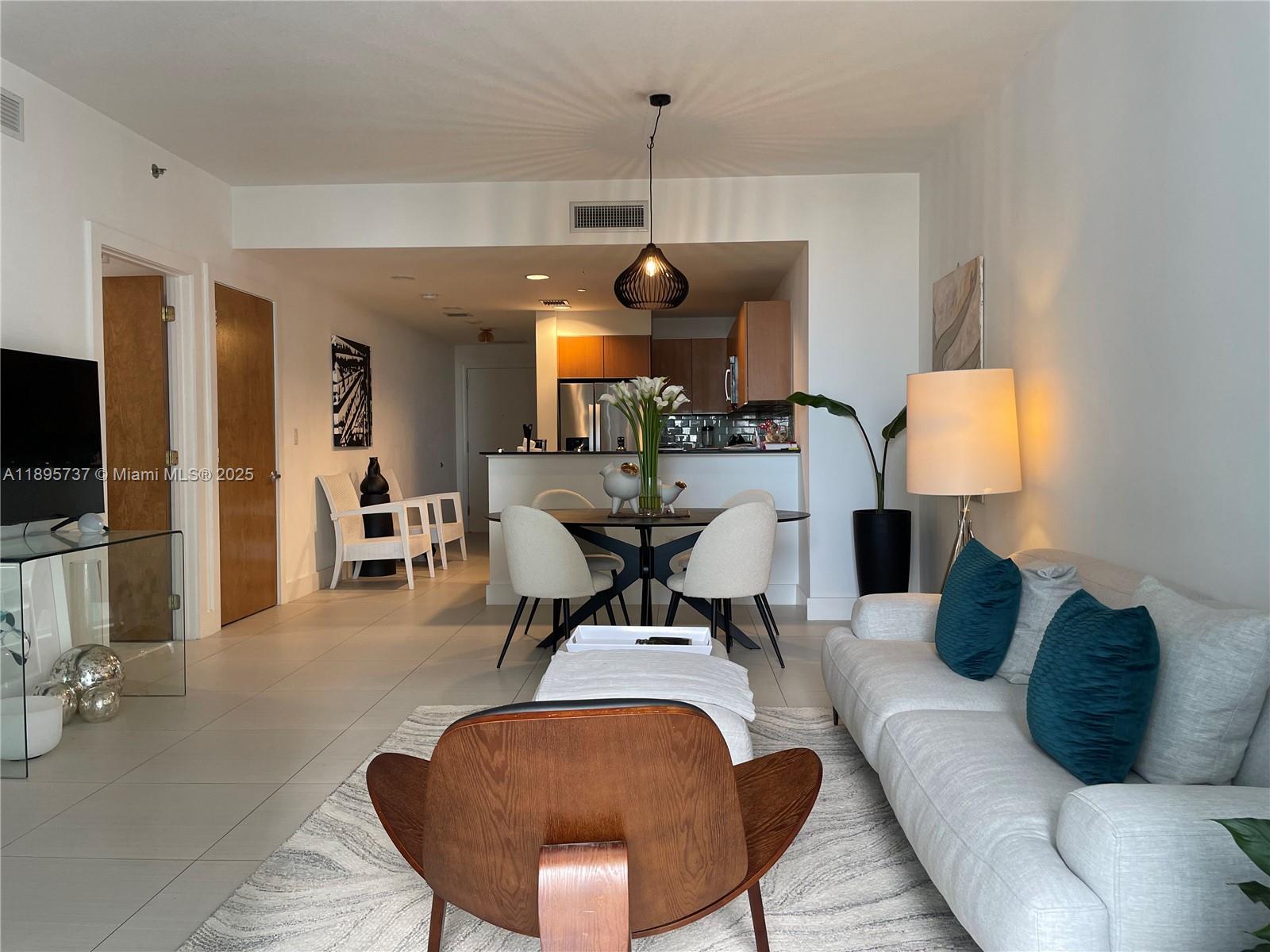 1060 Brickell Ave # 2413