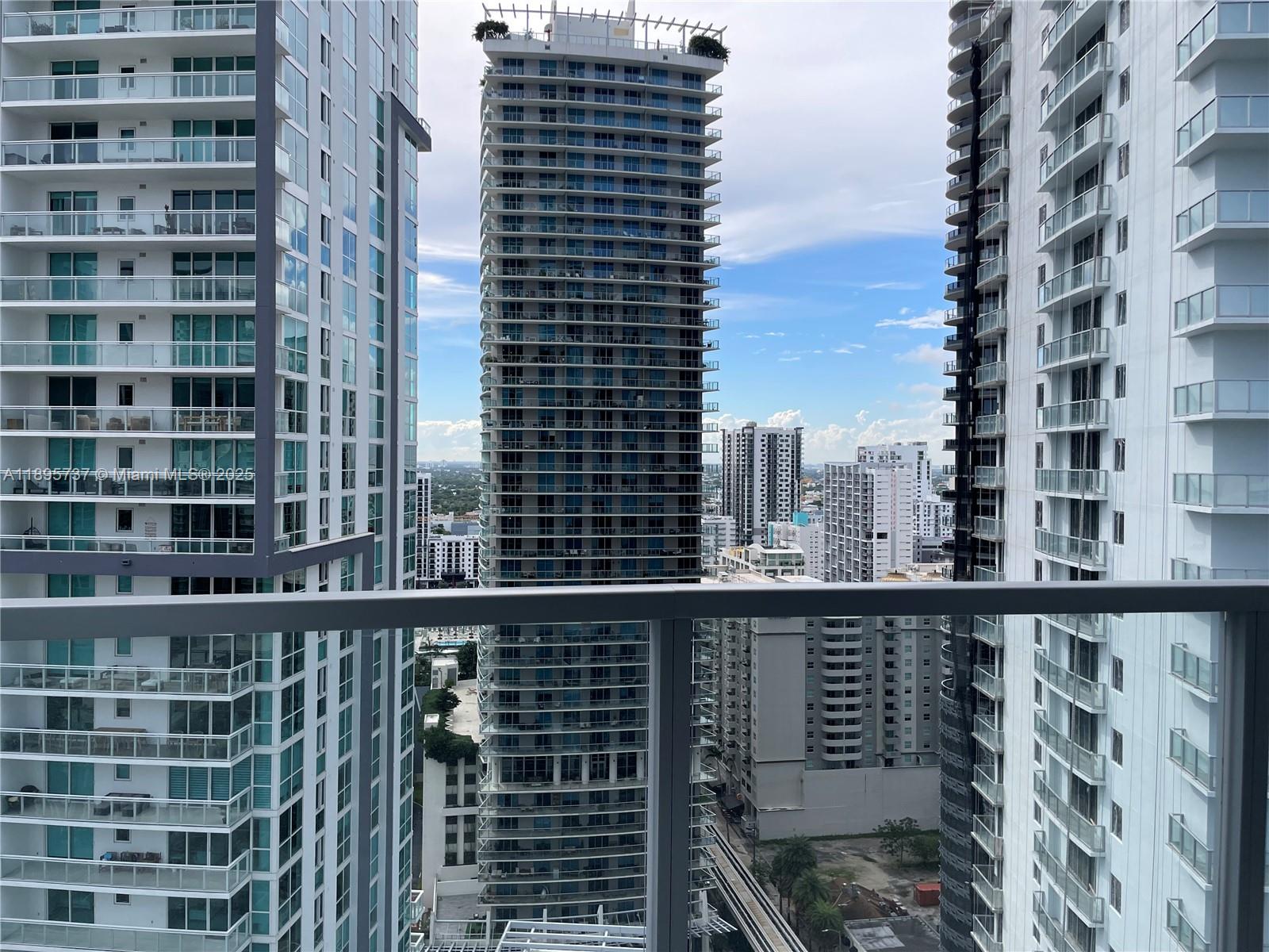1060 Brickell Ave # 2413