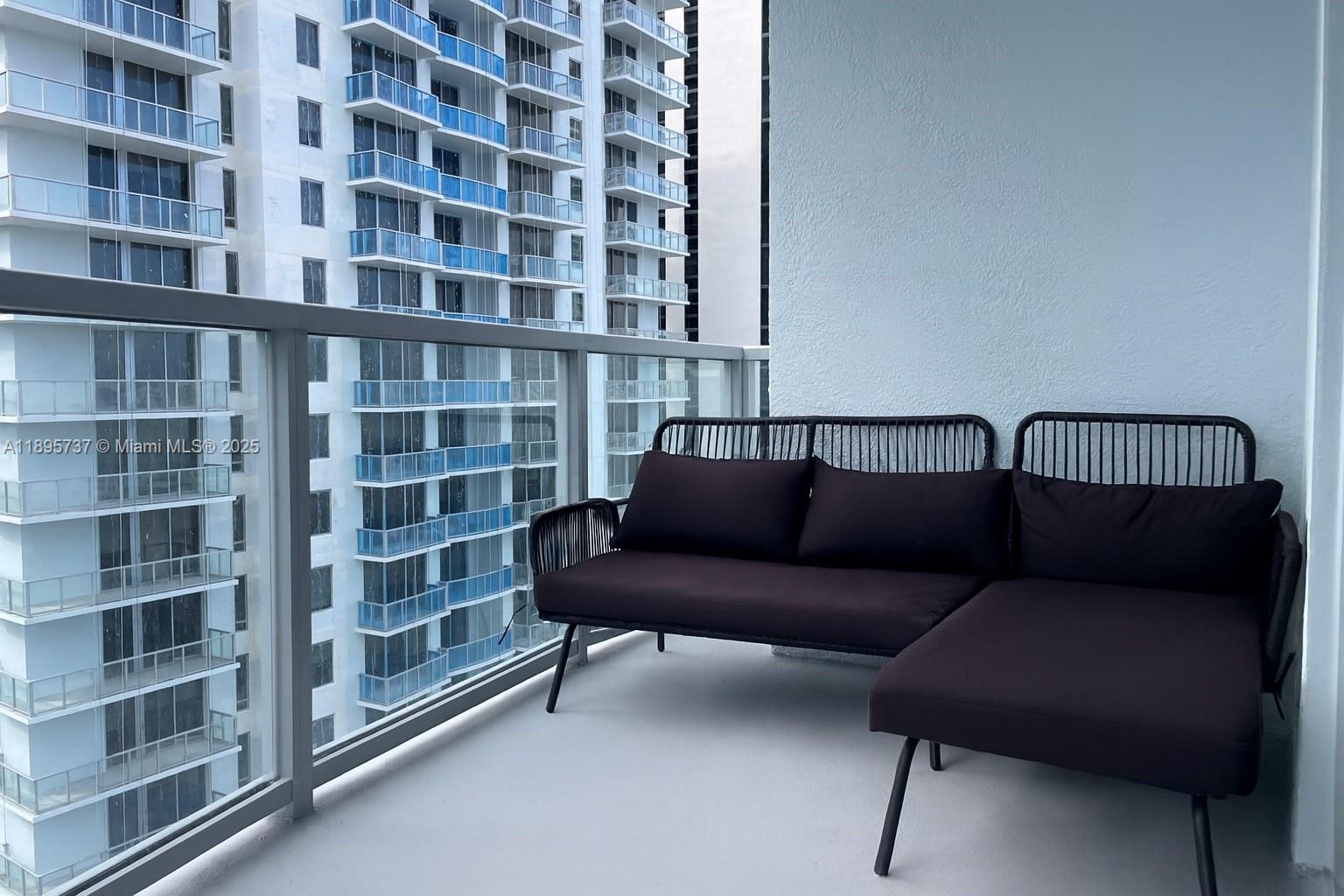 1060 Brickell Ave # 2413
