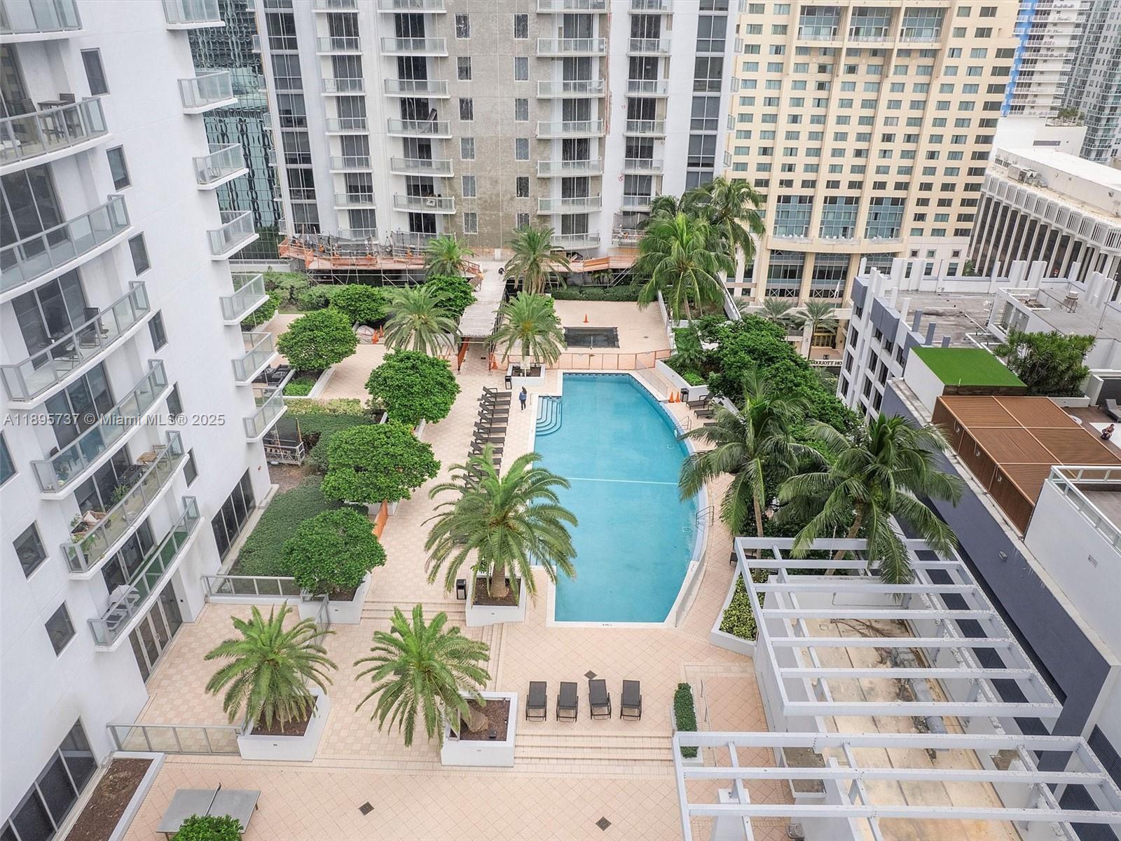 1060 Brickell Ave # 2413