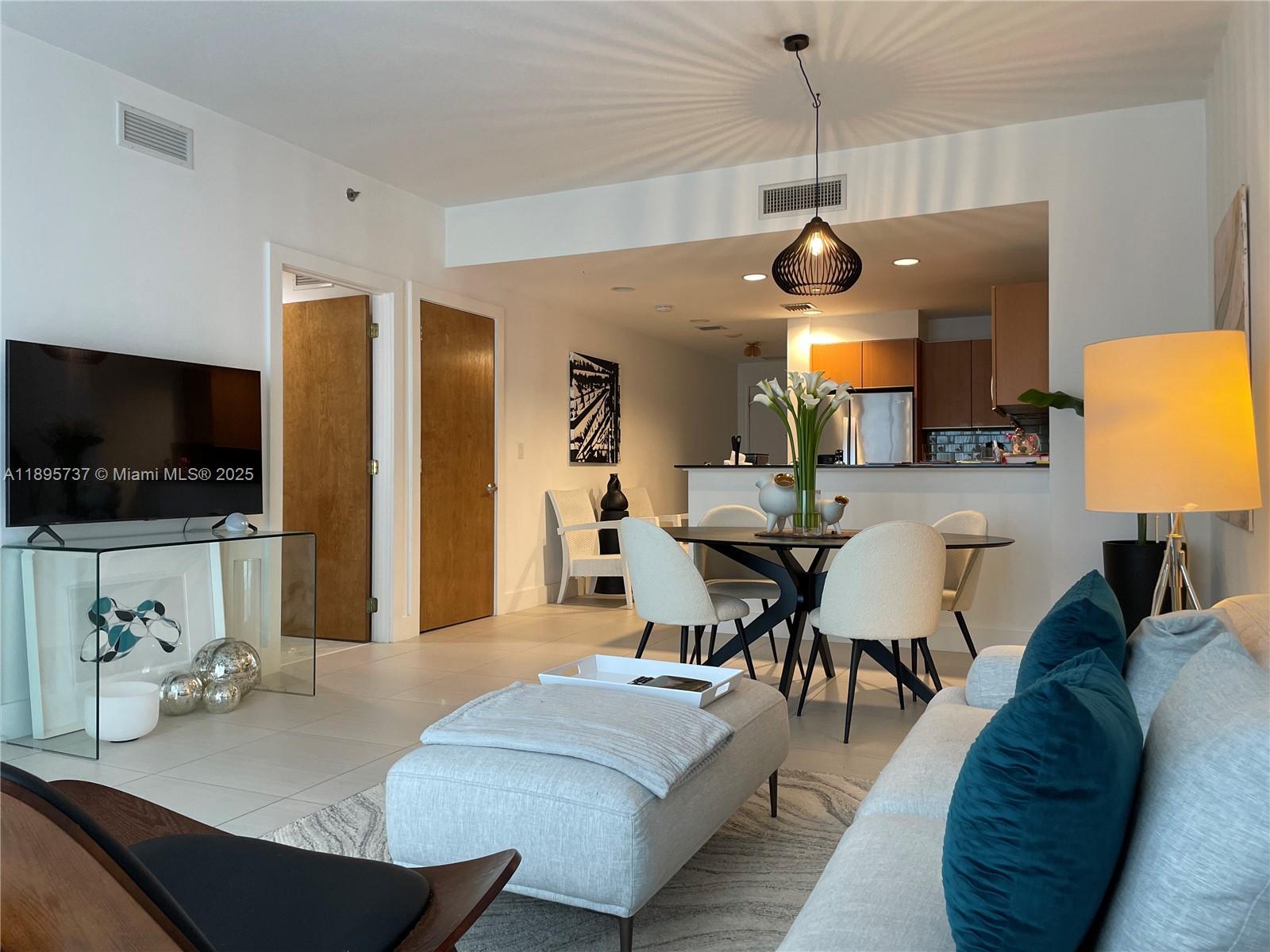1060 Brickell Ave # 2413