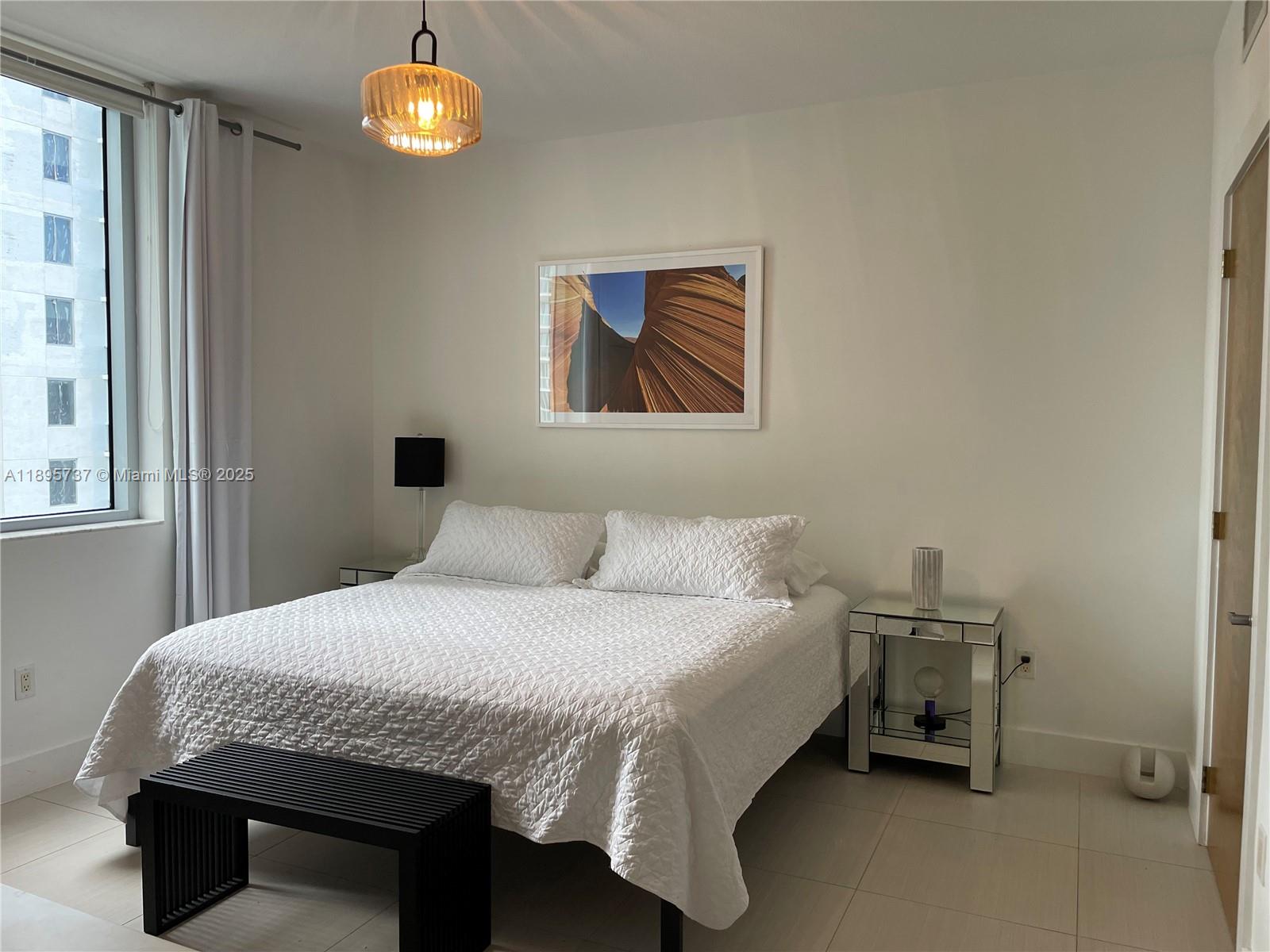 1060 Brickell Ave # 2413
