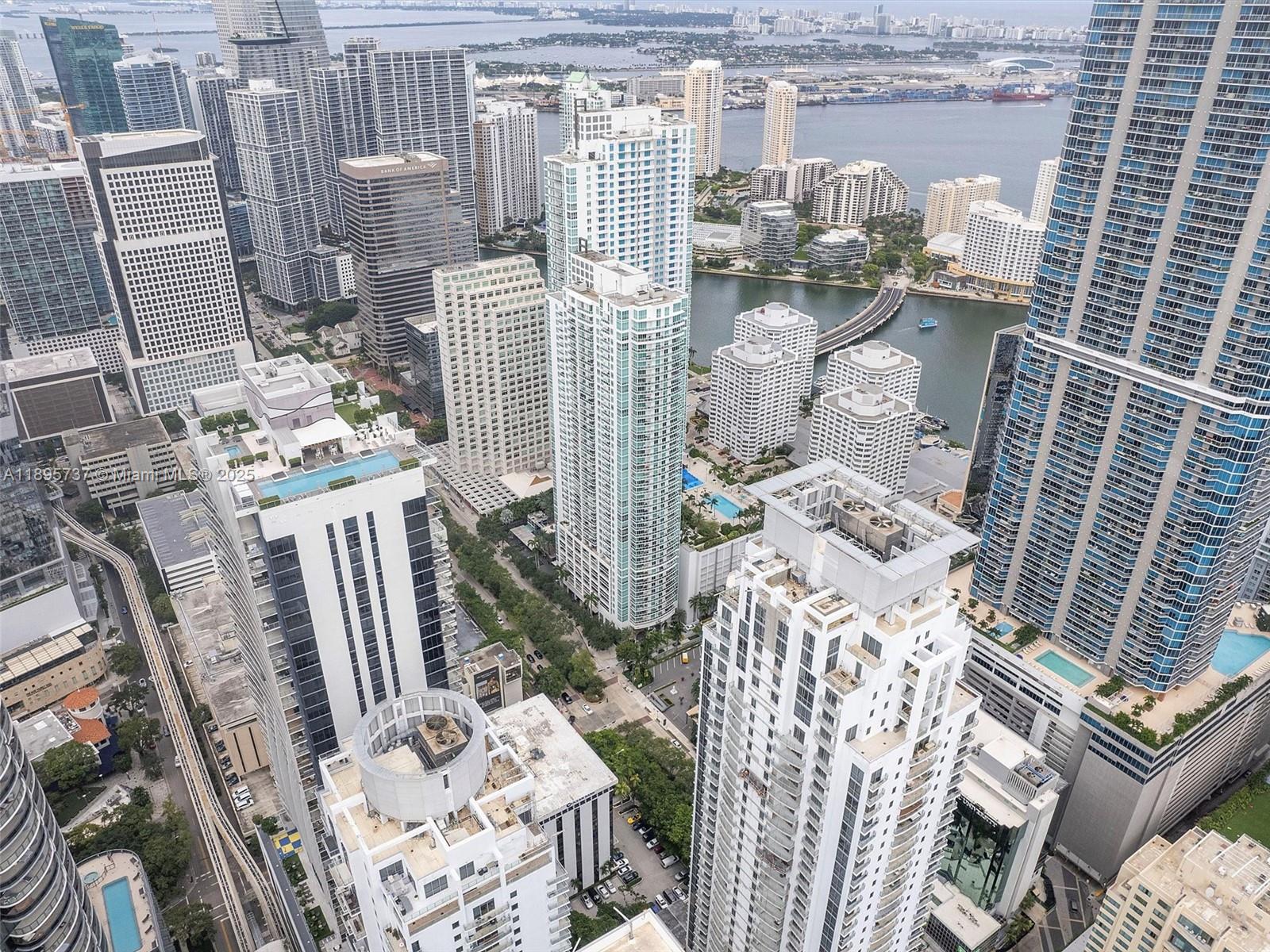 1060 Brickell Ave # 2413