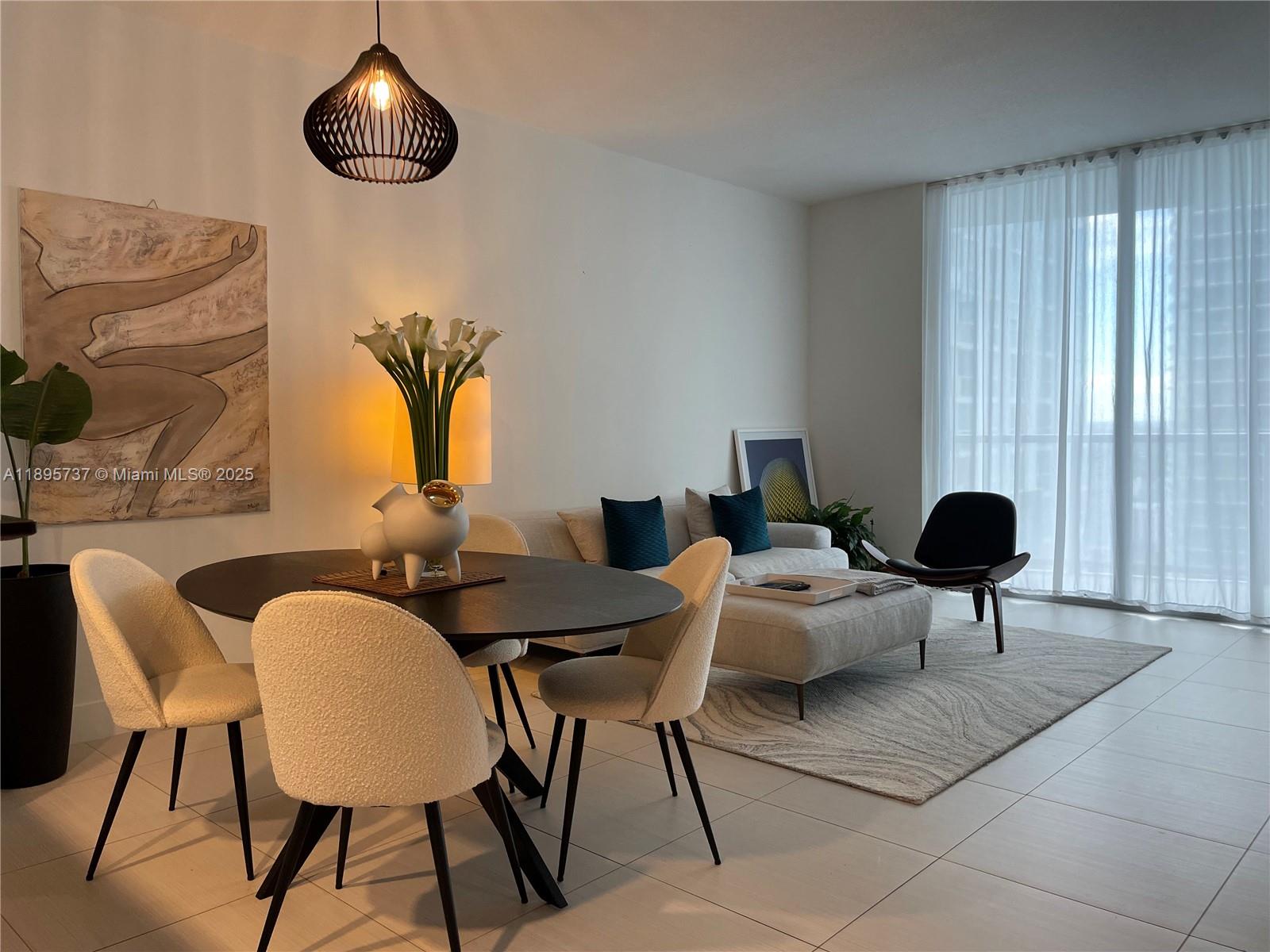1060 Brickell Ave # 2413