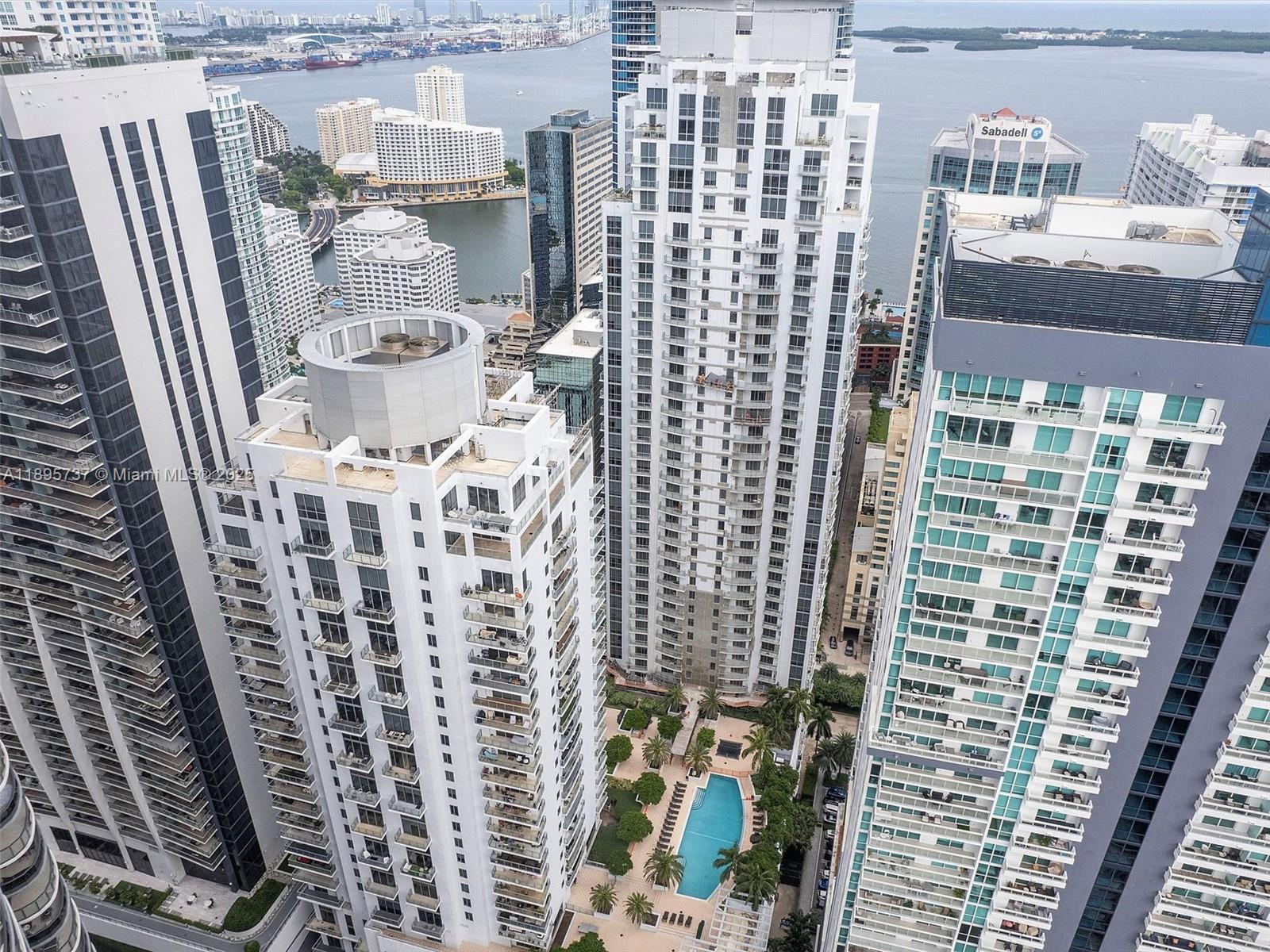 1060 Brickell Ave # 2413