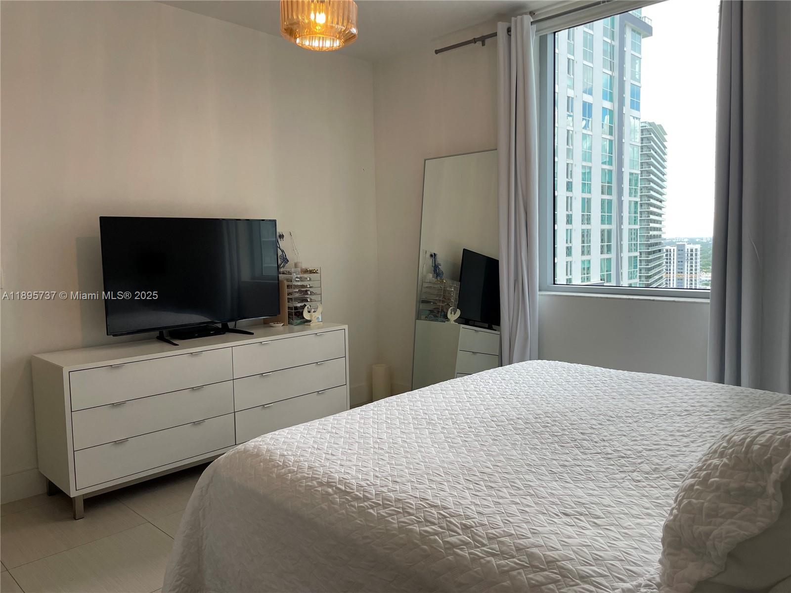 1060 Brickell Ave # 2413