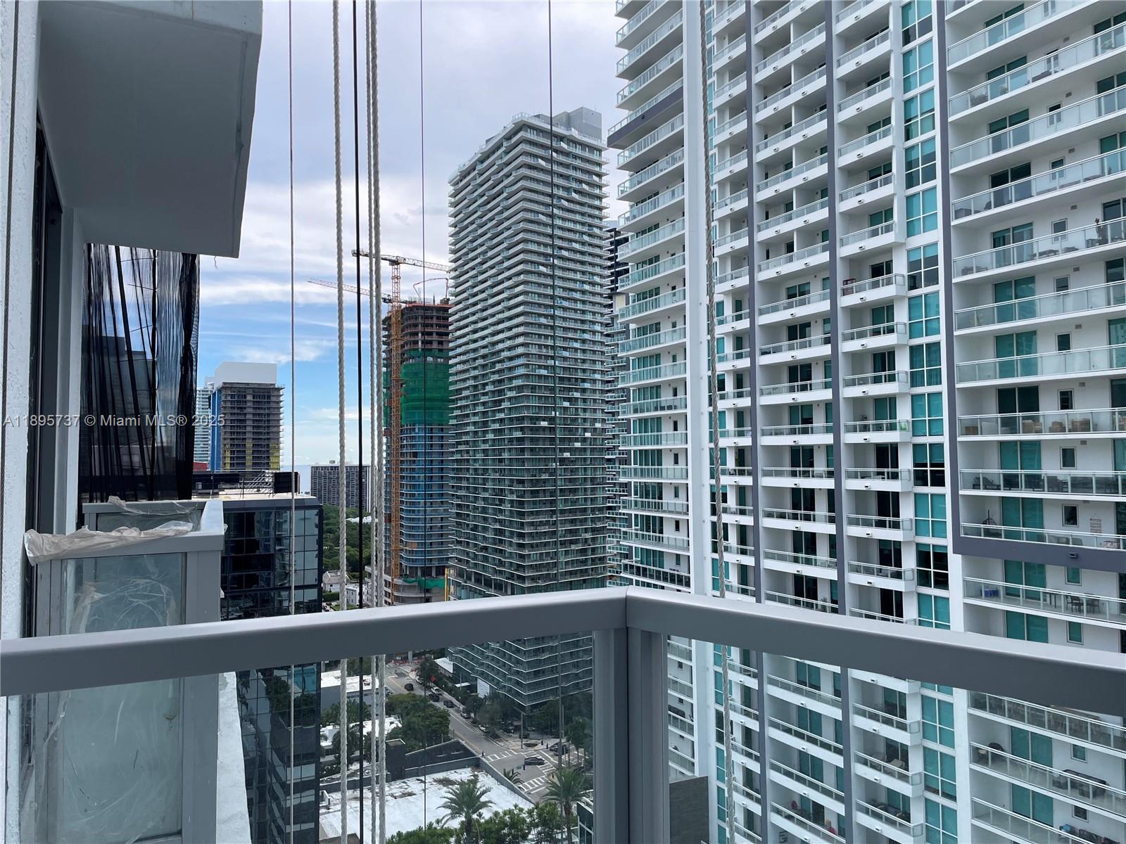 1060 Brickell Ave # 2413