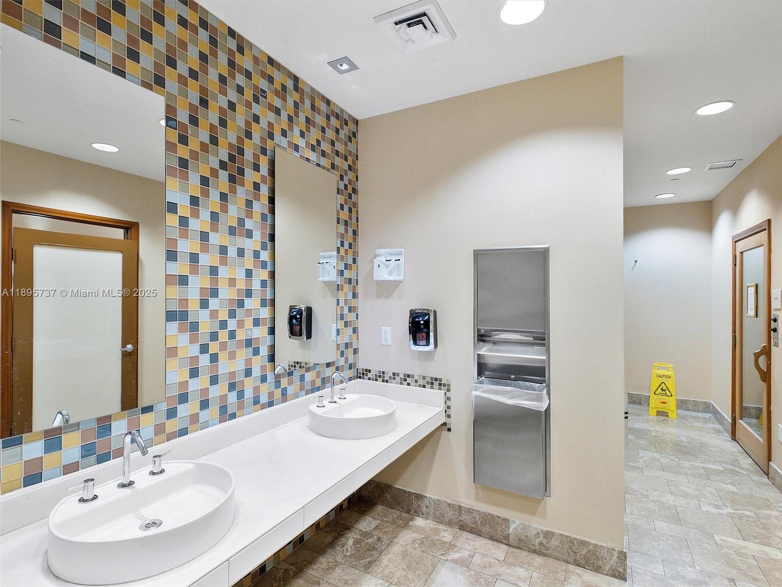 1060 Brickell Ave # 2413
