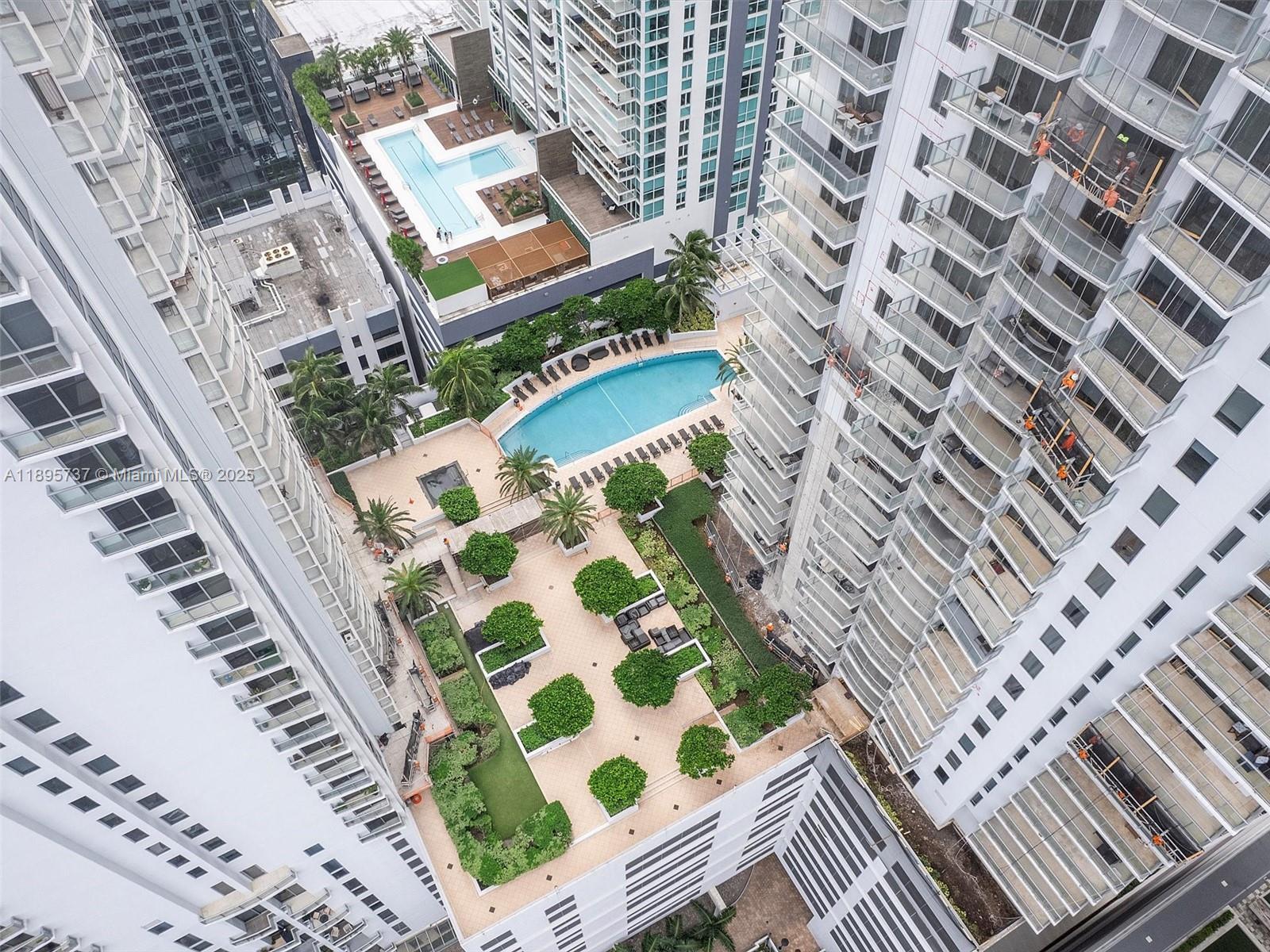 1060 Brickell Ave # 2413
