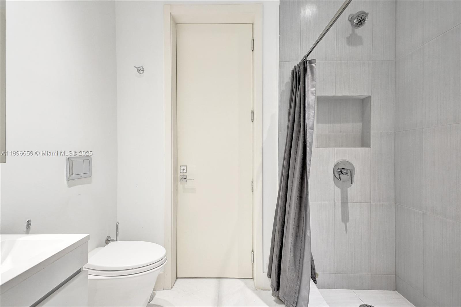 17475 Collins Ave # 2302, Sunny Isles Beach Unit: 2302