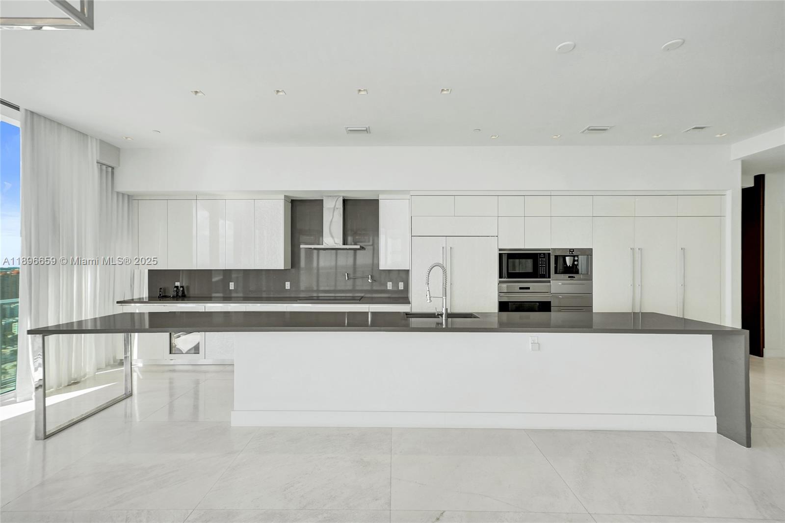 17475 Collins Ave # 2302, Sunny Isles Beach Unit: 2302