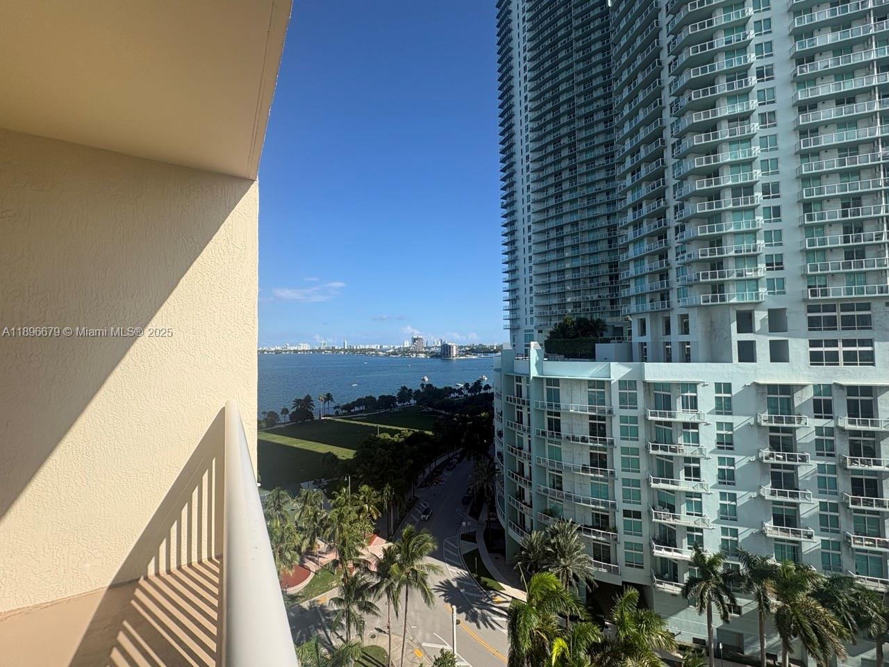 2000 N Bayshore Dr # 1406