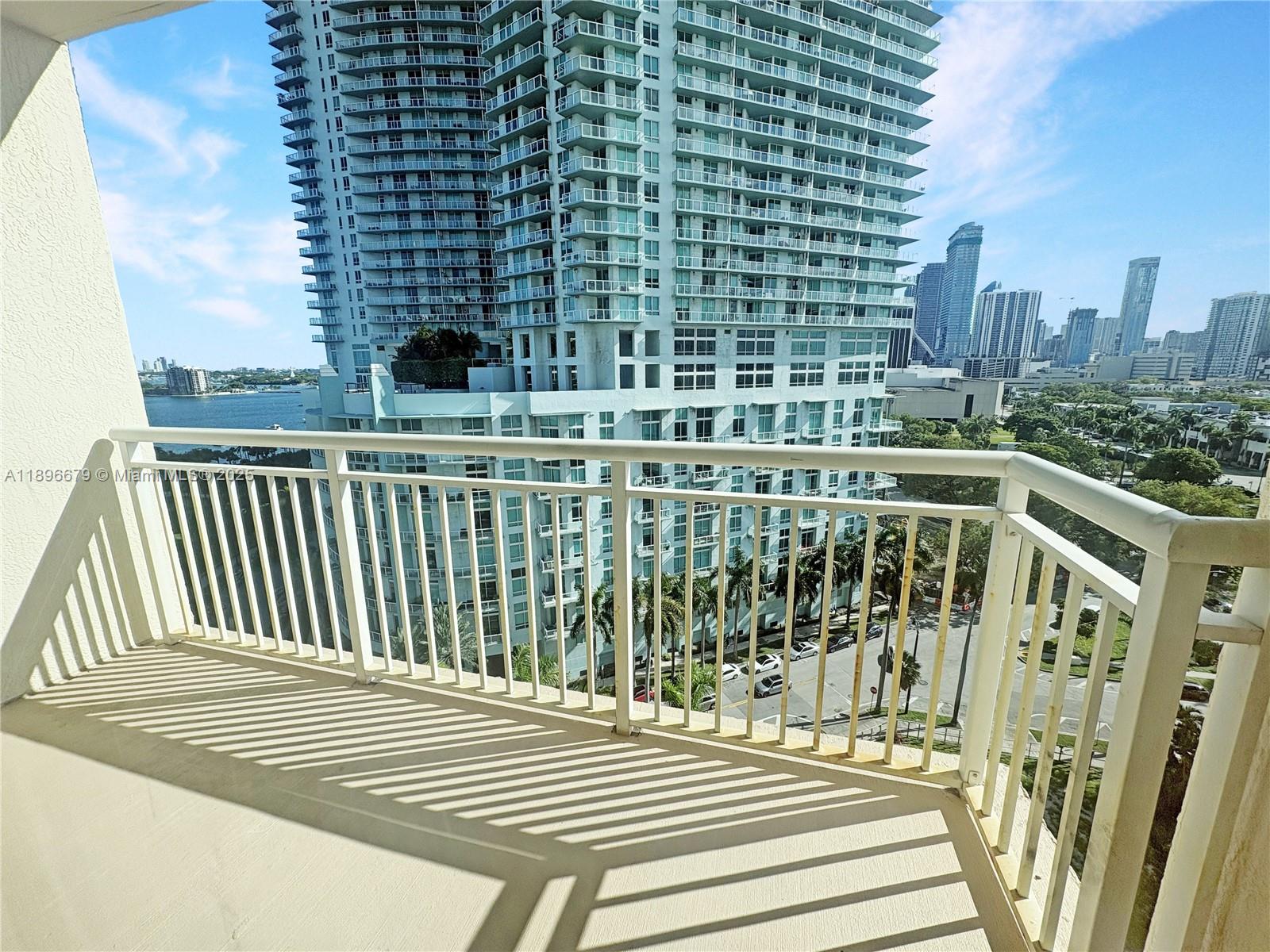 2000 N Bayshore Dr # 1406