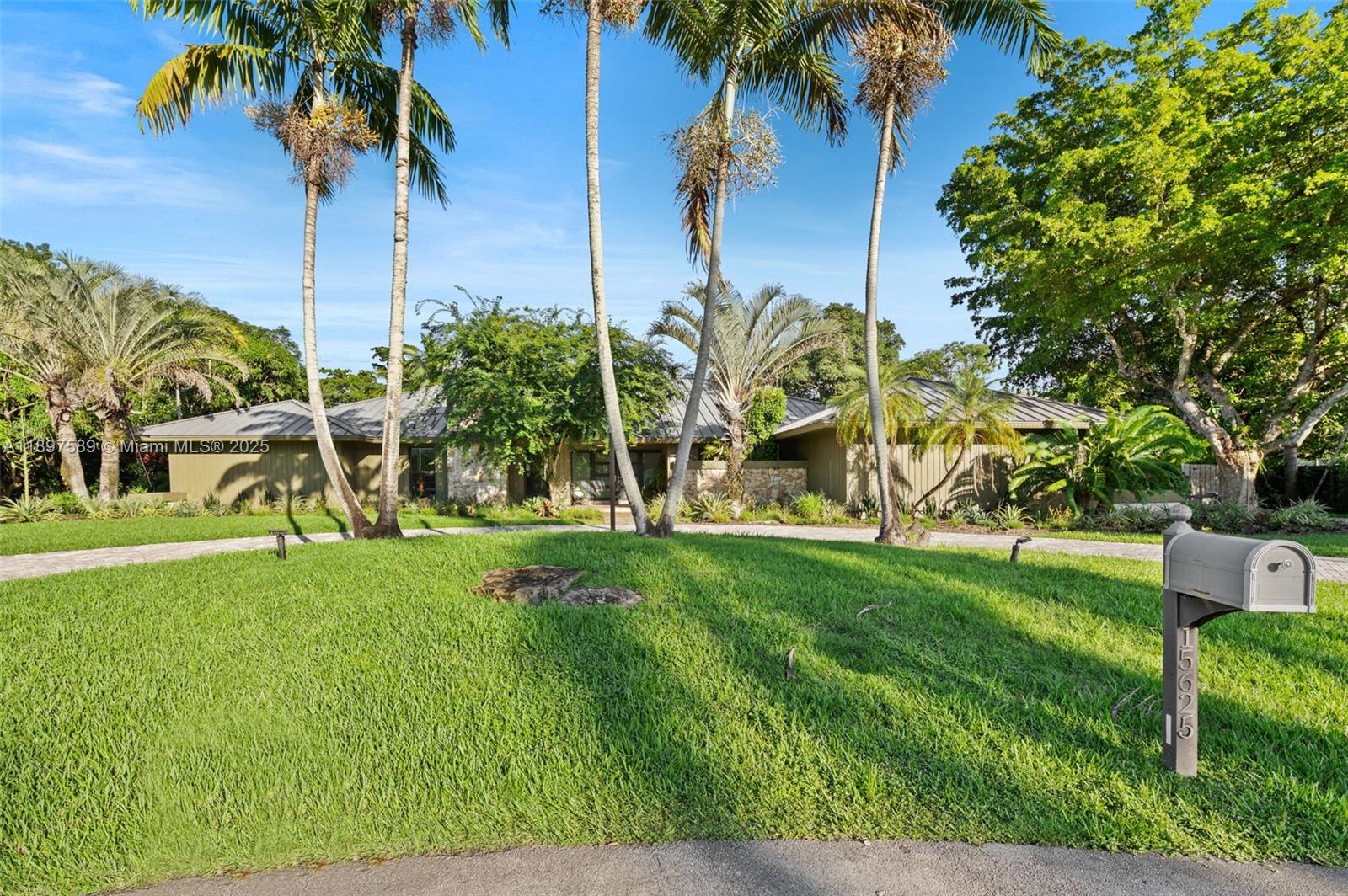 15625 SW 73rd Ct, Palmetto Bay