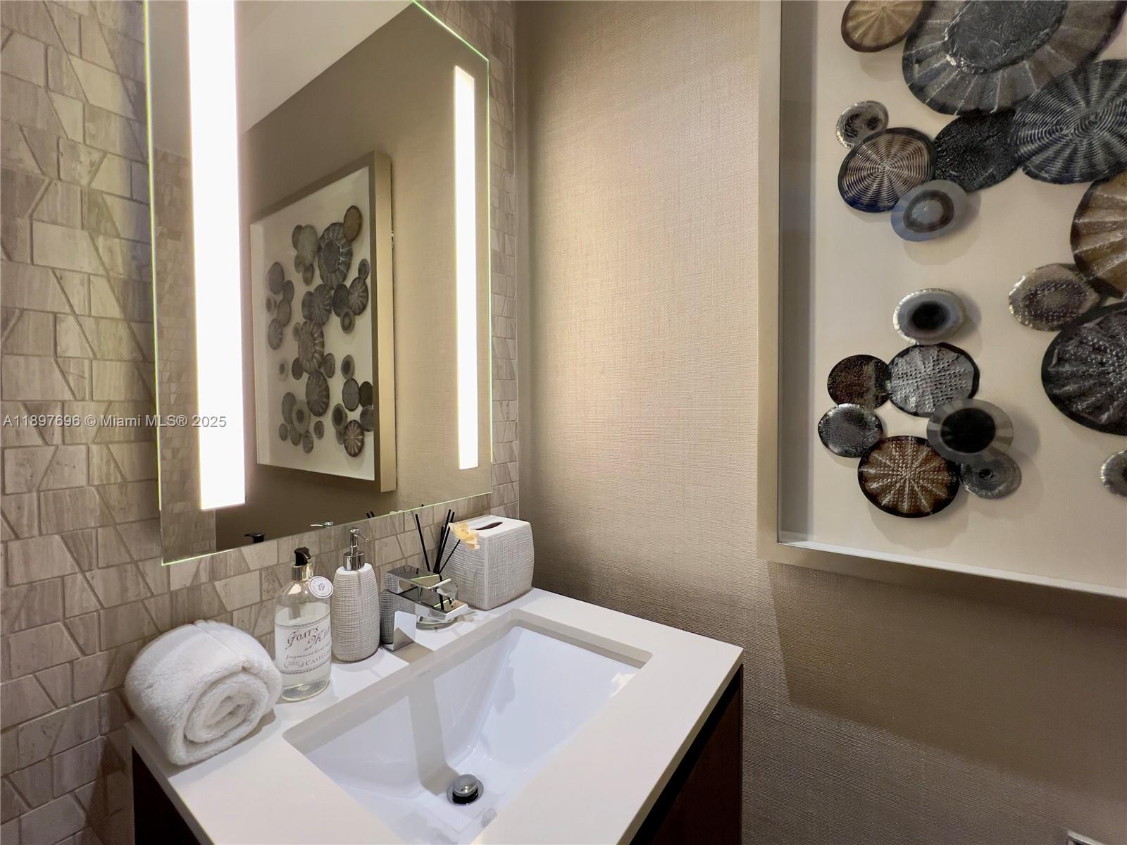 68 SE 6th St # 3611, Miami Unit: 3611