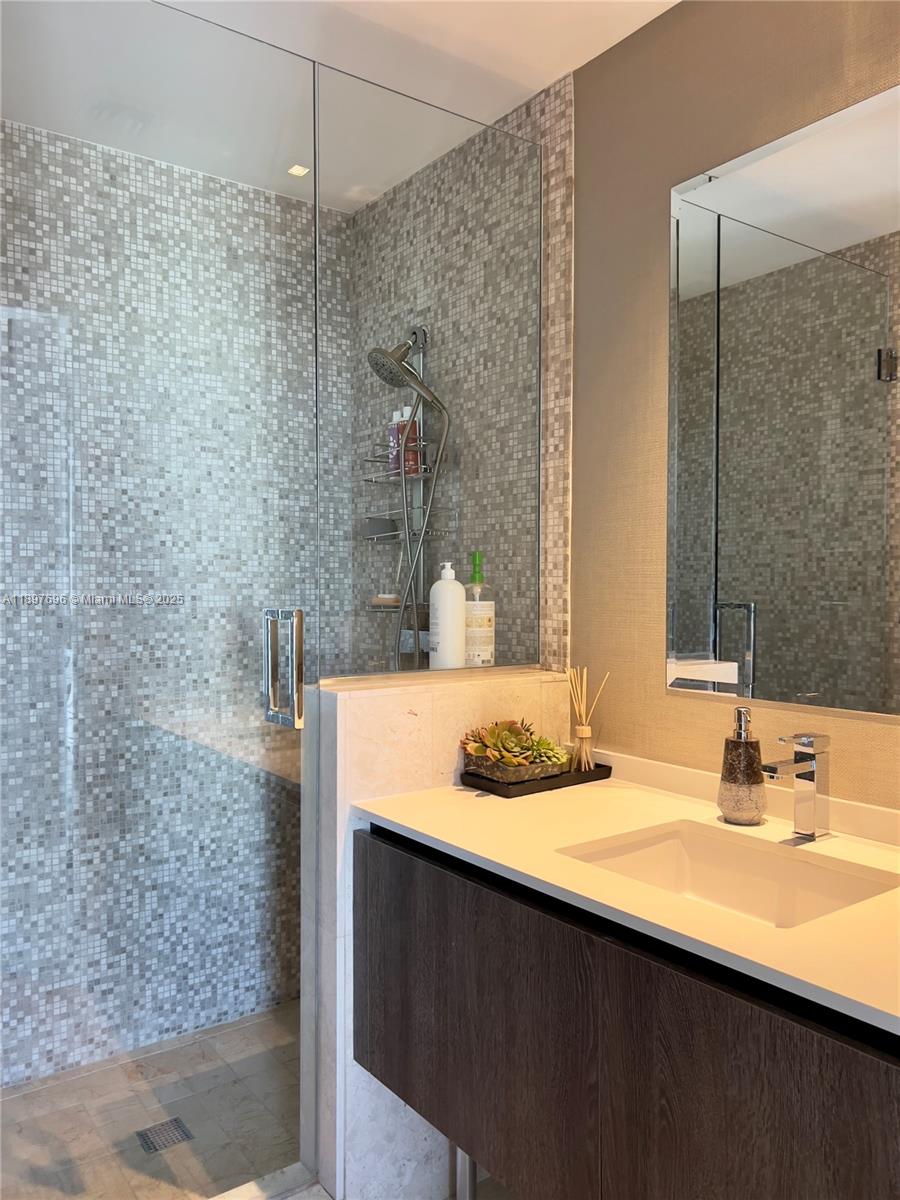 68 SE 6th St # 3611, Miami Unit: 3611