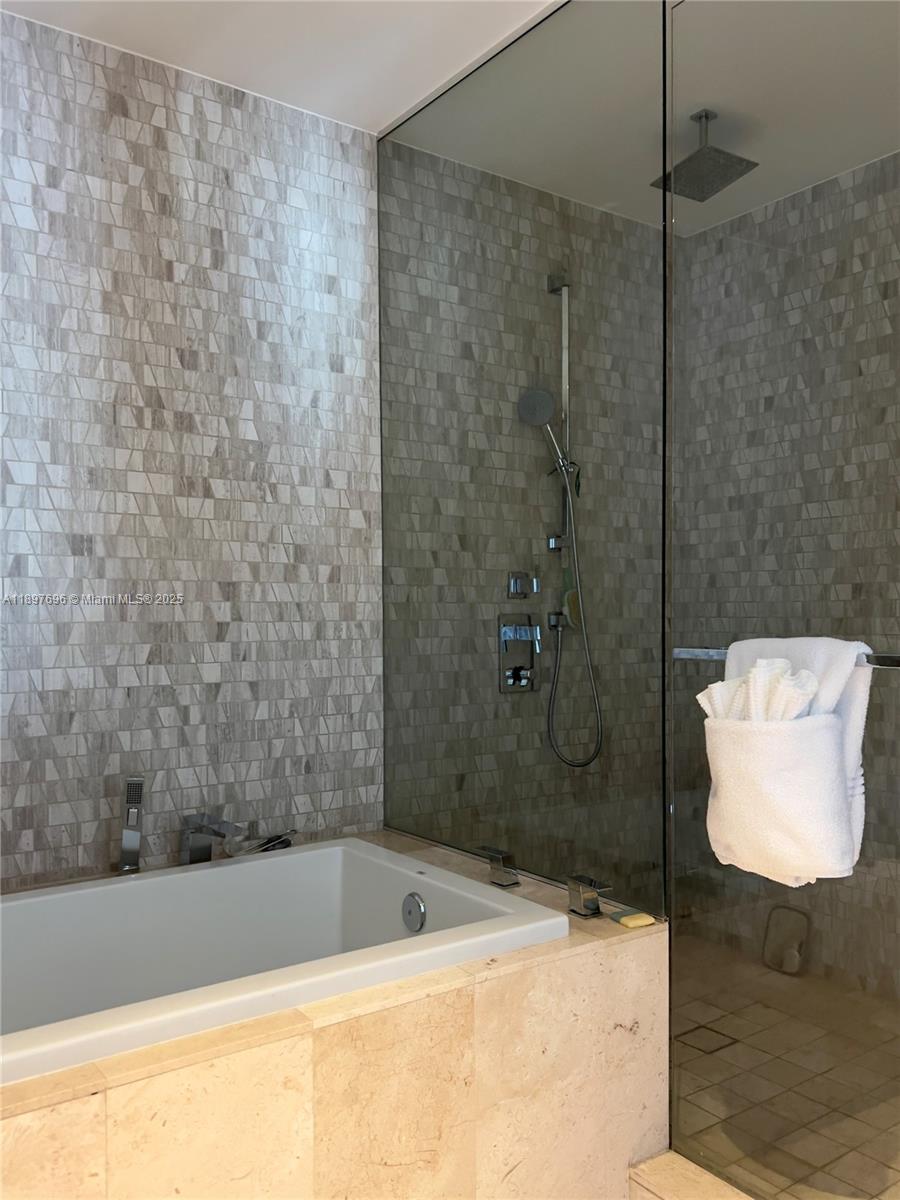 68 SE 6th St # 3611, Miami Unit: 3611