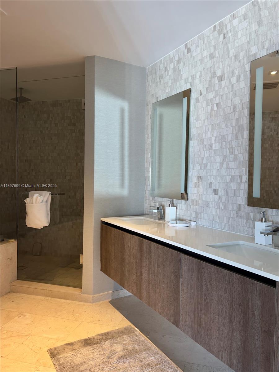 68 SE 6th St # 3611, Miami Unit: 3611