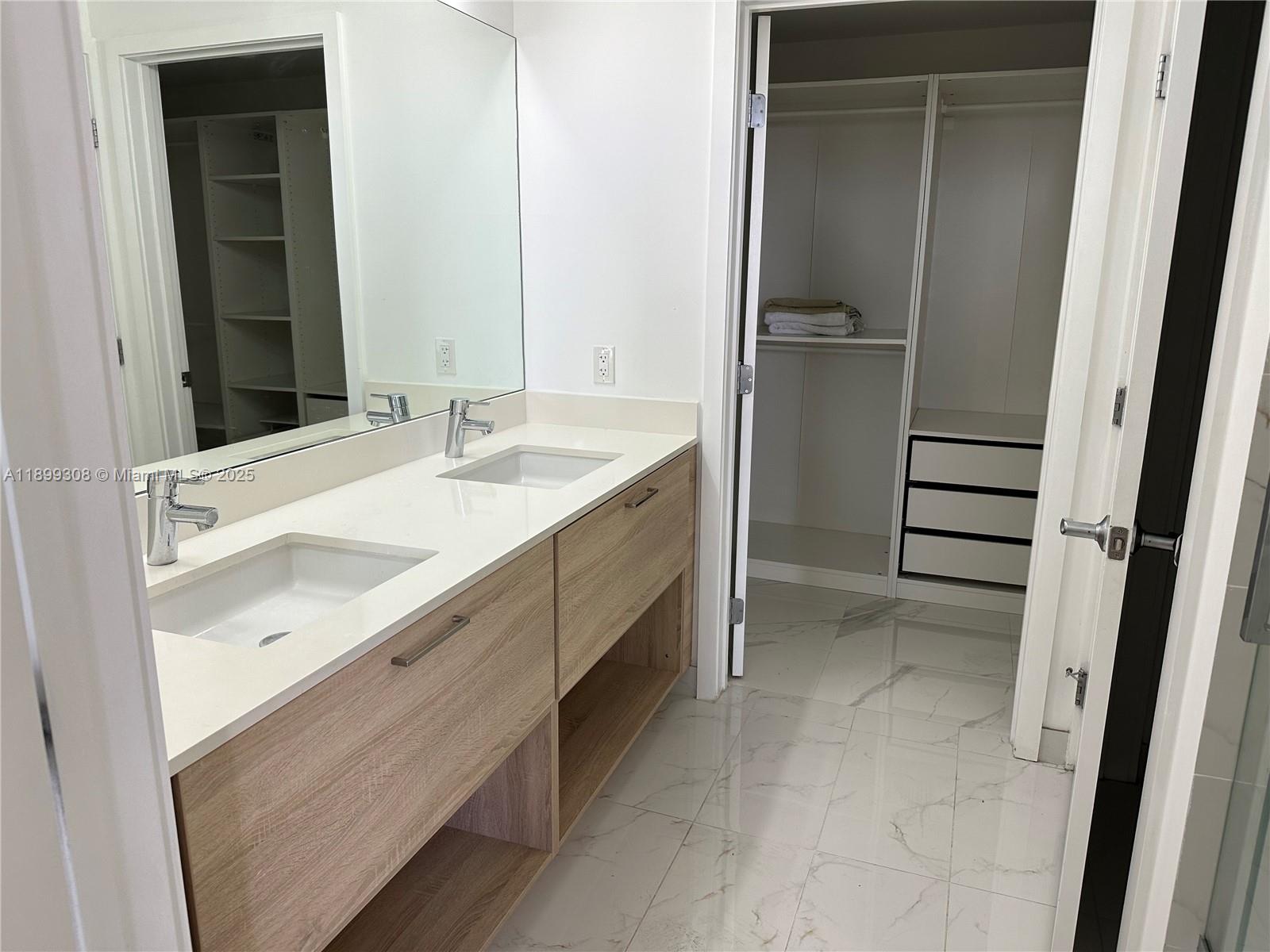 16385 Biscayne Blvd # 1505, North Miami Beach Unit: 1505