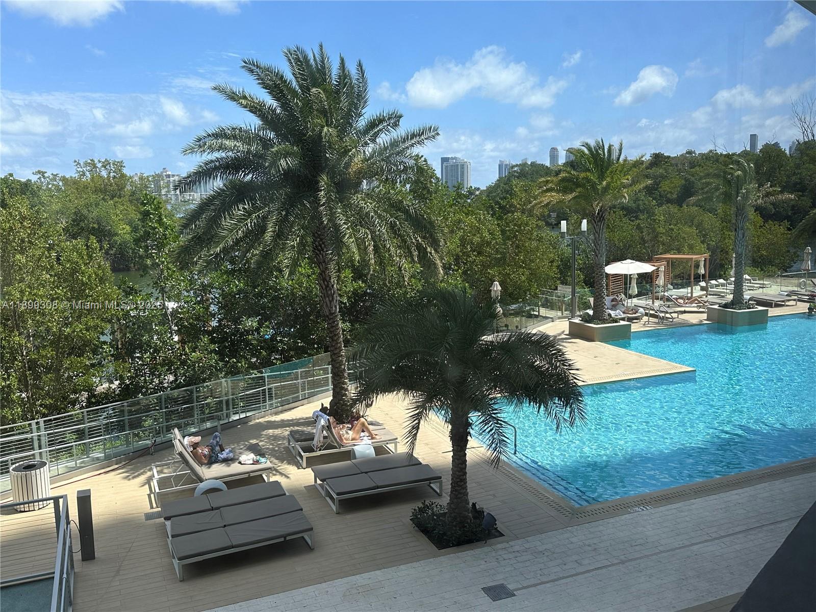 16385 Biscayne Blvd # 1505, North Miami Beach Unit: 1505