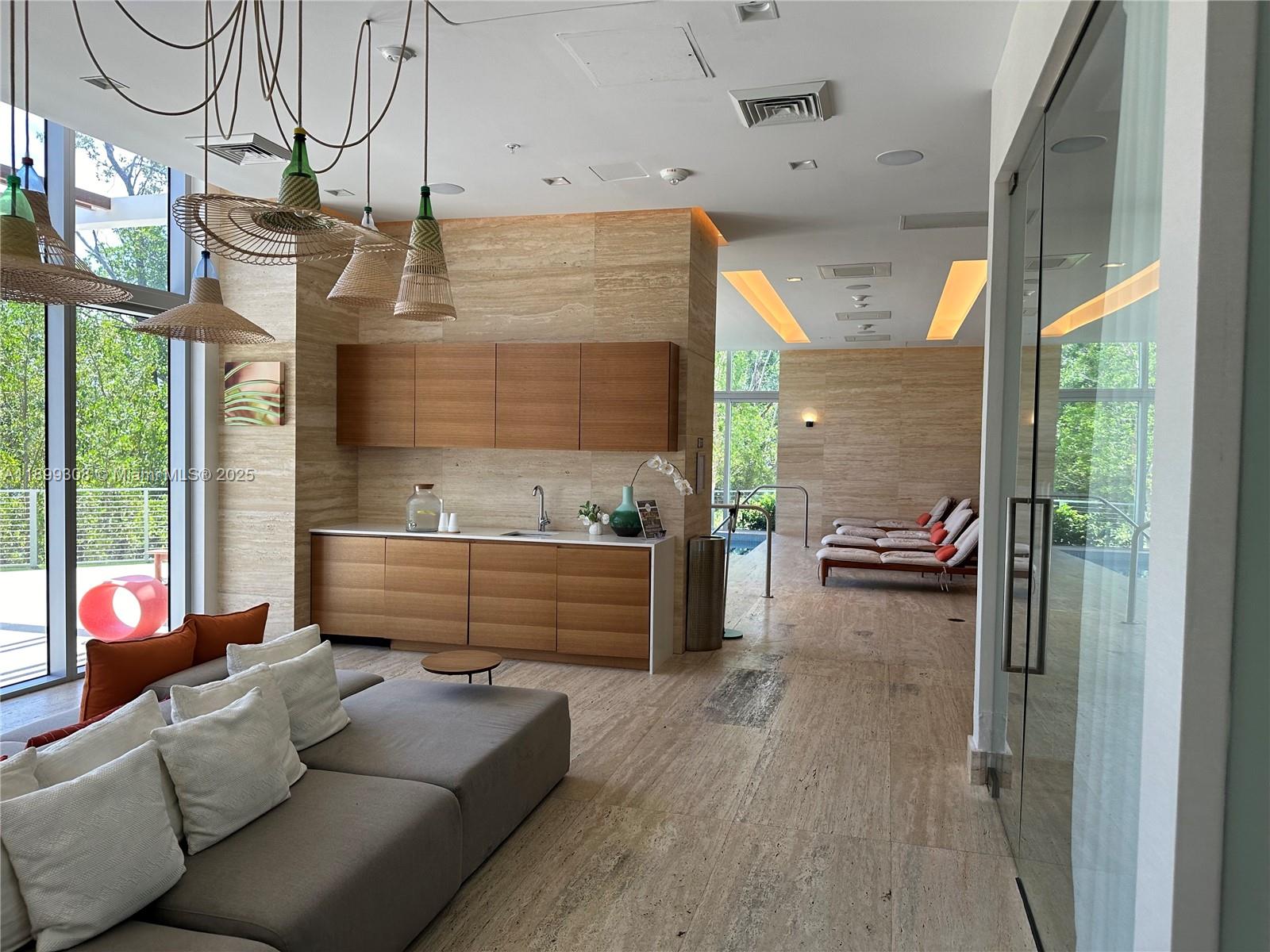 16385 Biscayne Blvd # 1505, North Miami Beach Unit: 1505