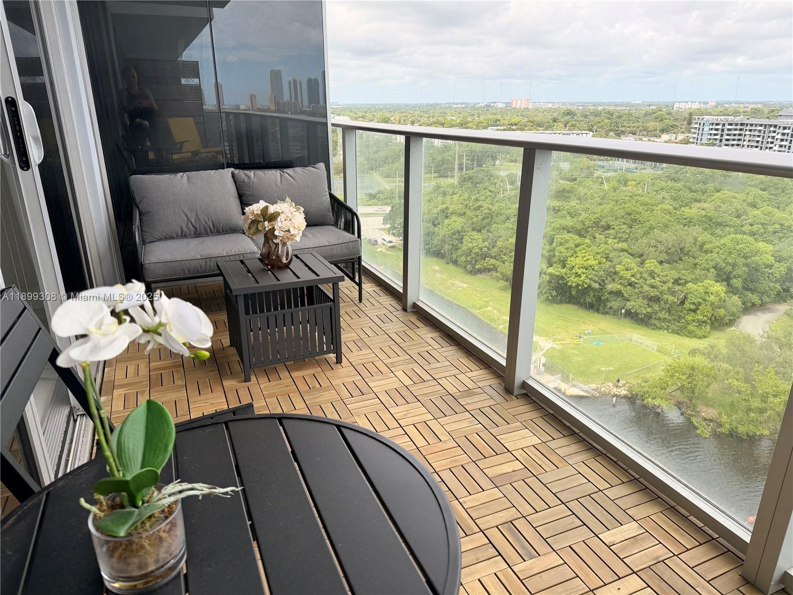 16385 Biscayne Blvd # 1505, North Miami Beach Unit: 1505