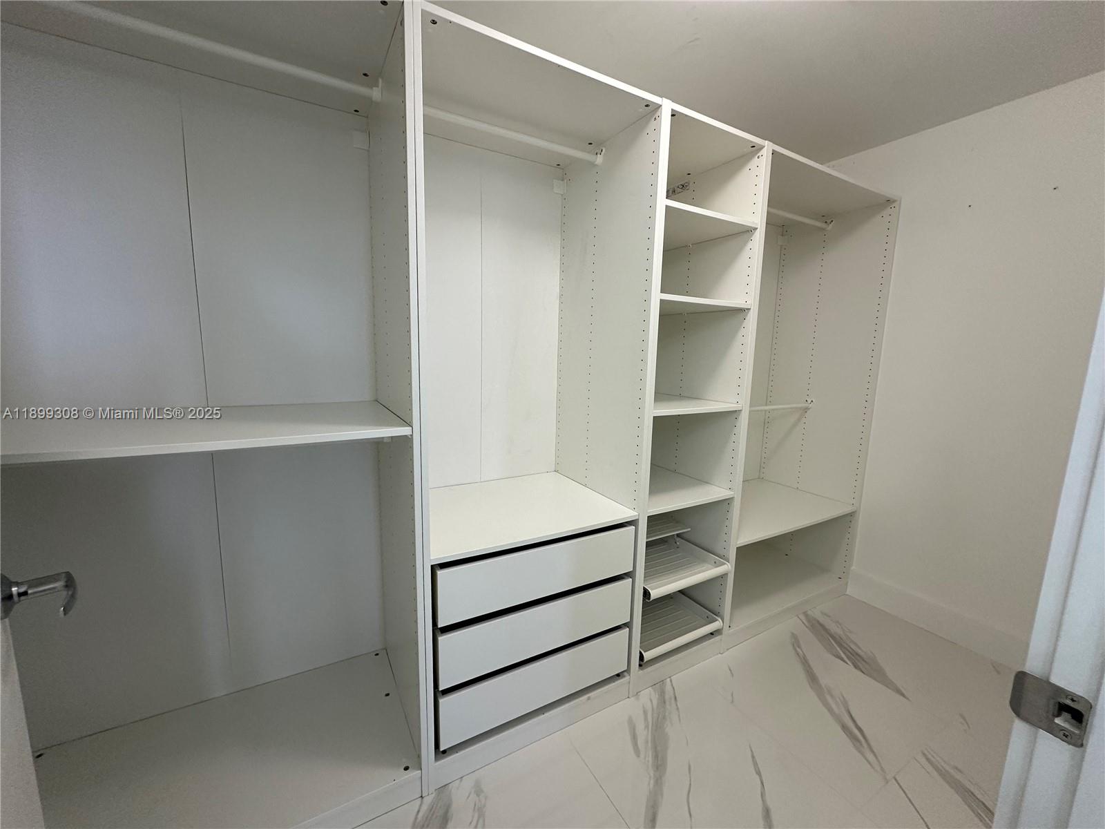 16385 Biscayne Blvd # 1505, North Miami Beach Unit: 1505