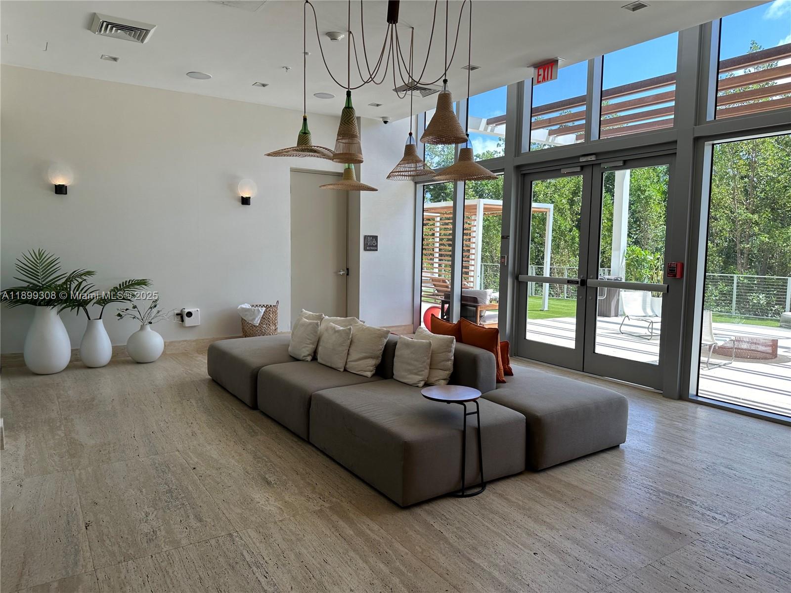16385 Biscayne Blvd # 1505, North Miami Beach Unit: 1505