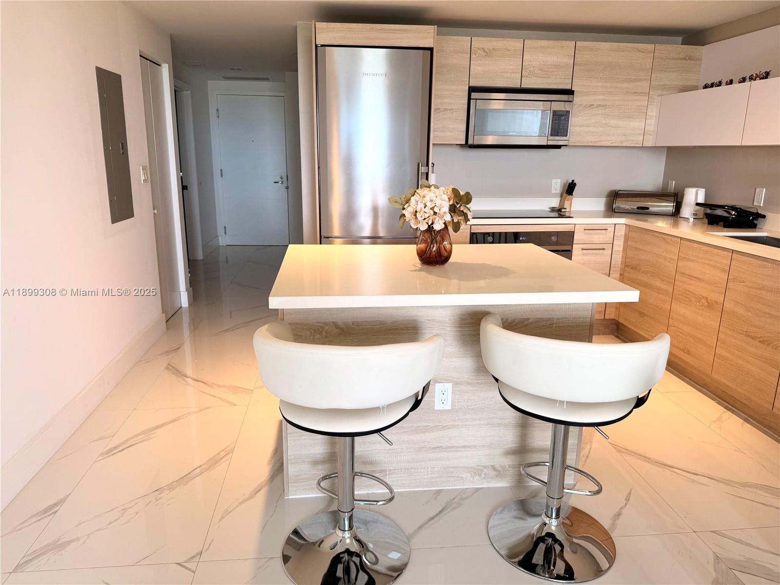 16385 Biscayne Blvd # 1505, North Miami Beach Unit: 1505