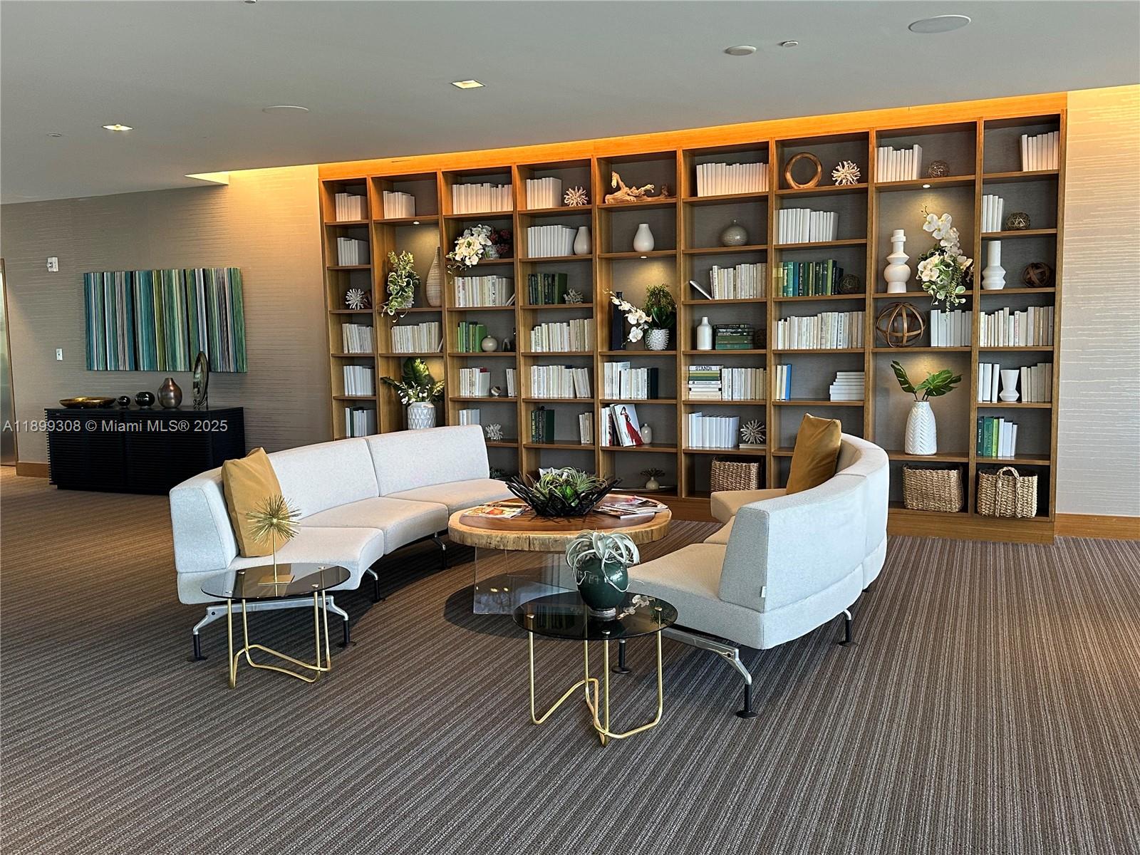 16385 Biscayne Blvd # 1505, North Miami Beach Unit: 1505