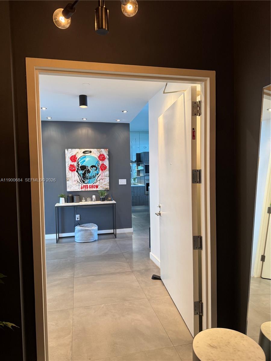 2020 N Bayshore Dr # 703