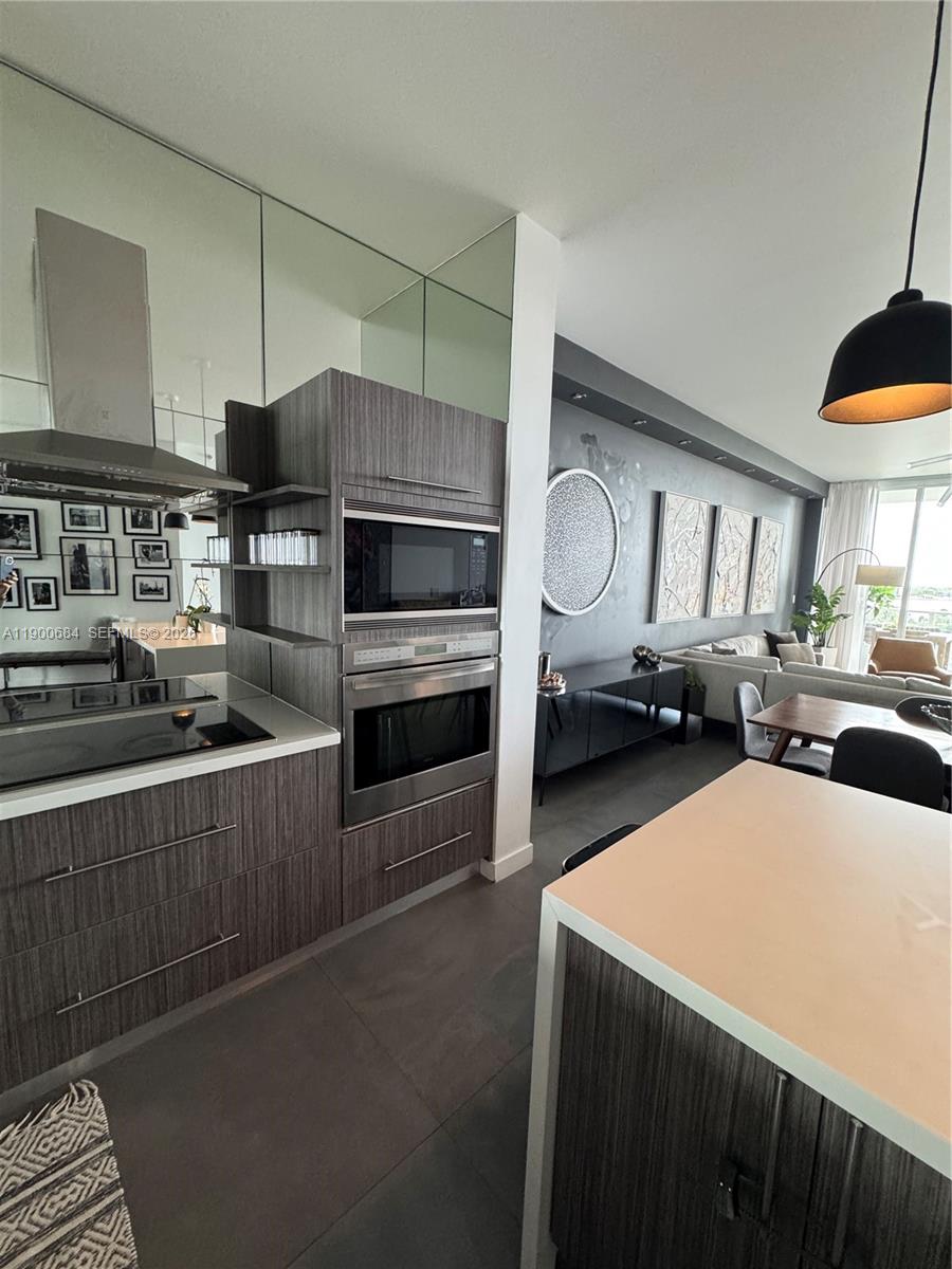 2020 N Bayshore Dr # 703