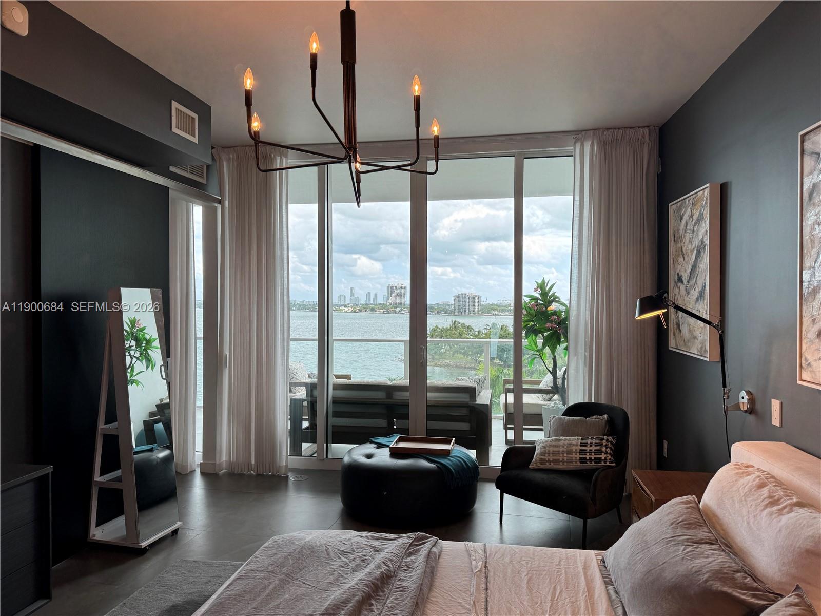 2020 N Bayshore Dr # 703