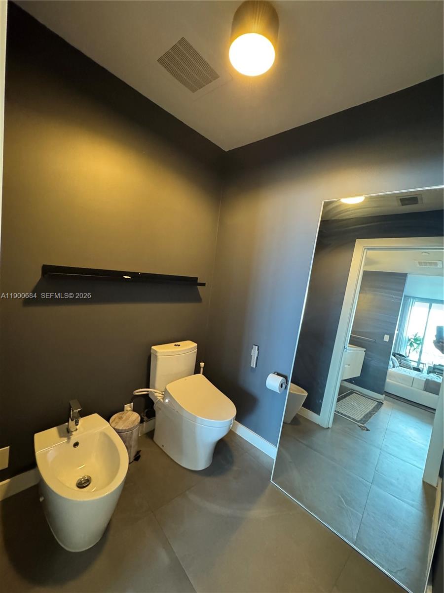 2020 N Bayshore Dr # 703