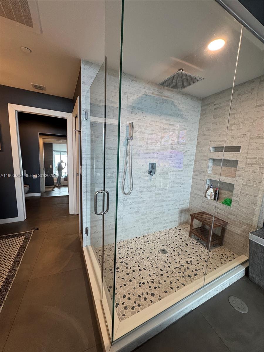 2020 N Bayshore Dr # 703