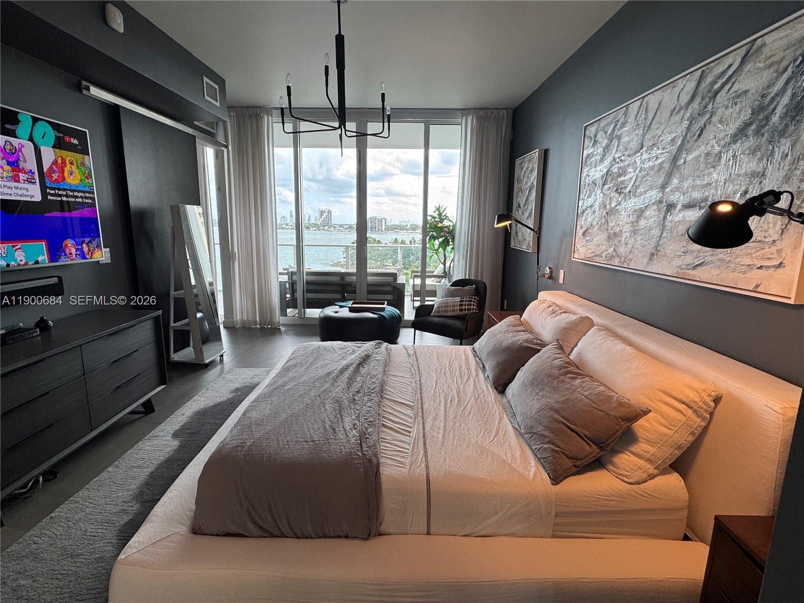 2020 N Bayshore Dr # 703