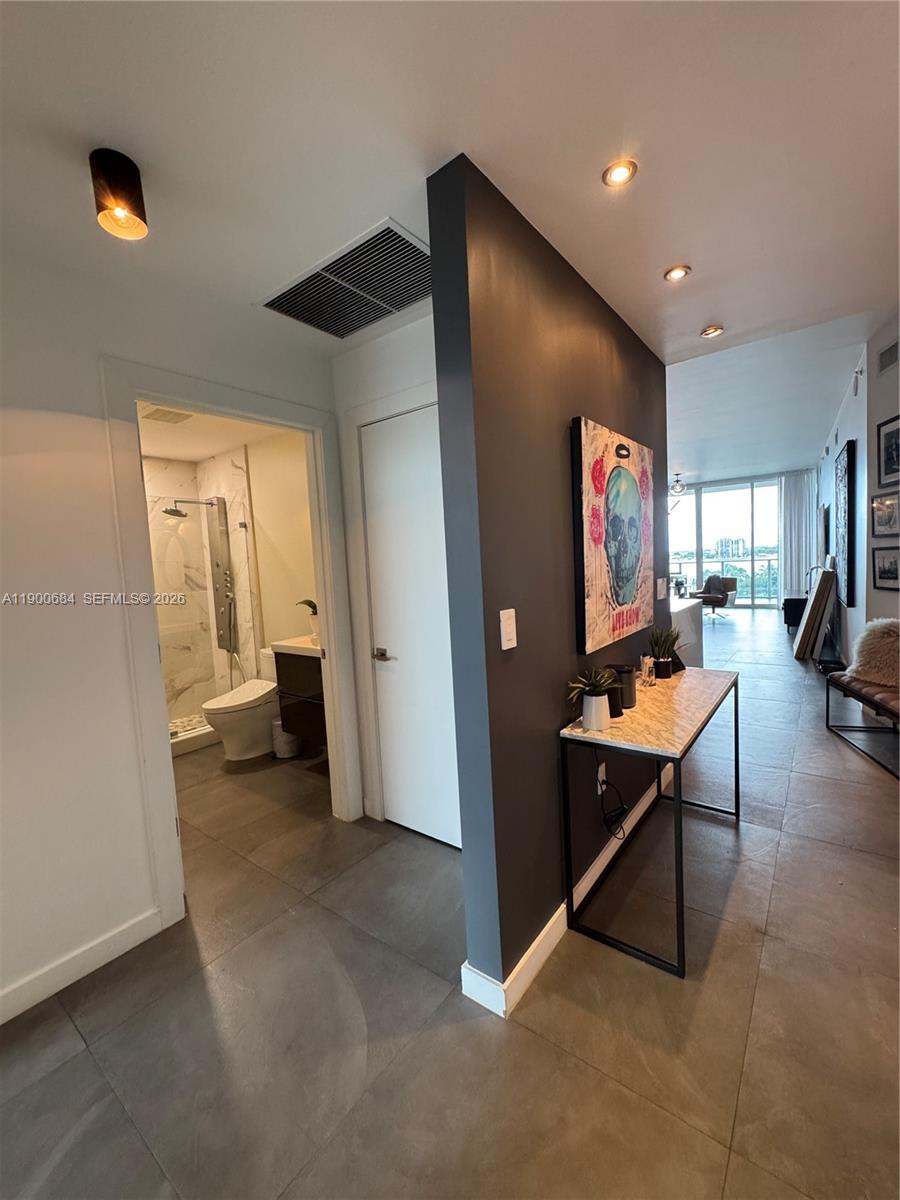 2020 N Bayshore Dr # 703