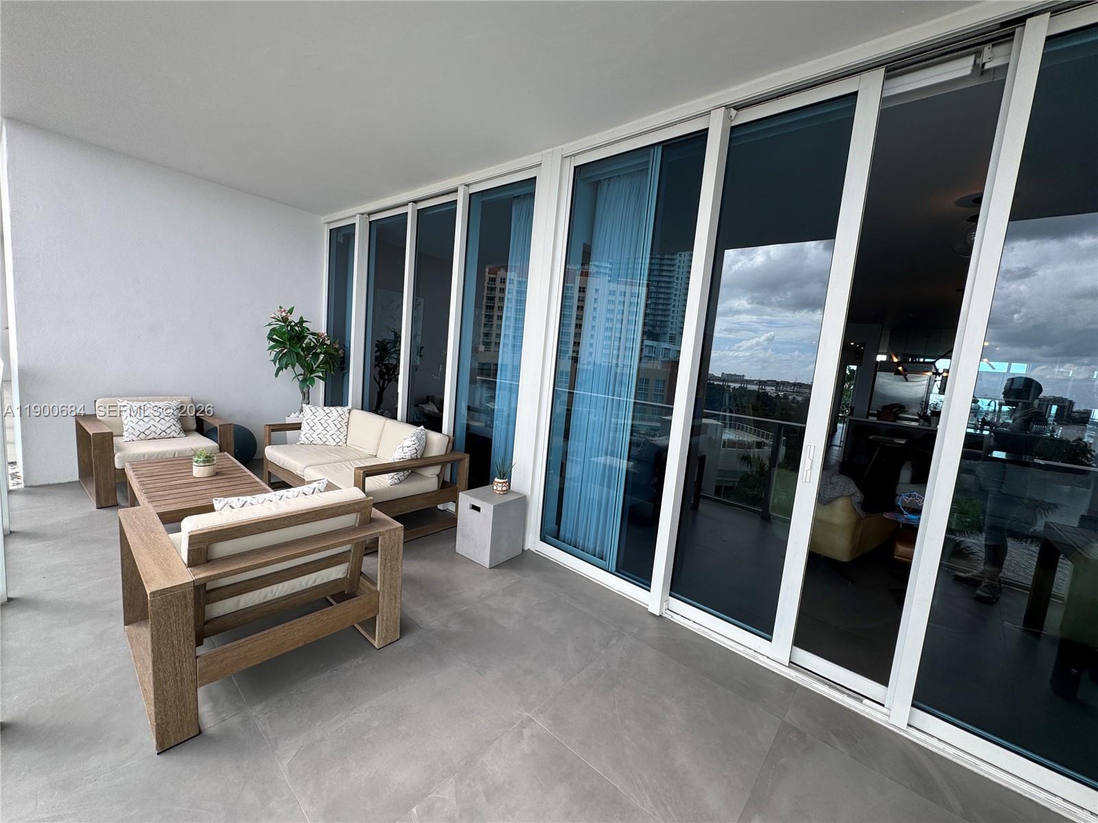 2020 N Bayshore Dr # 703