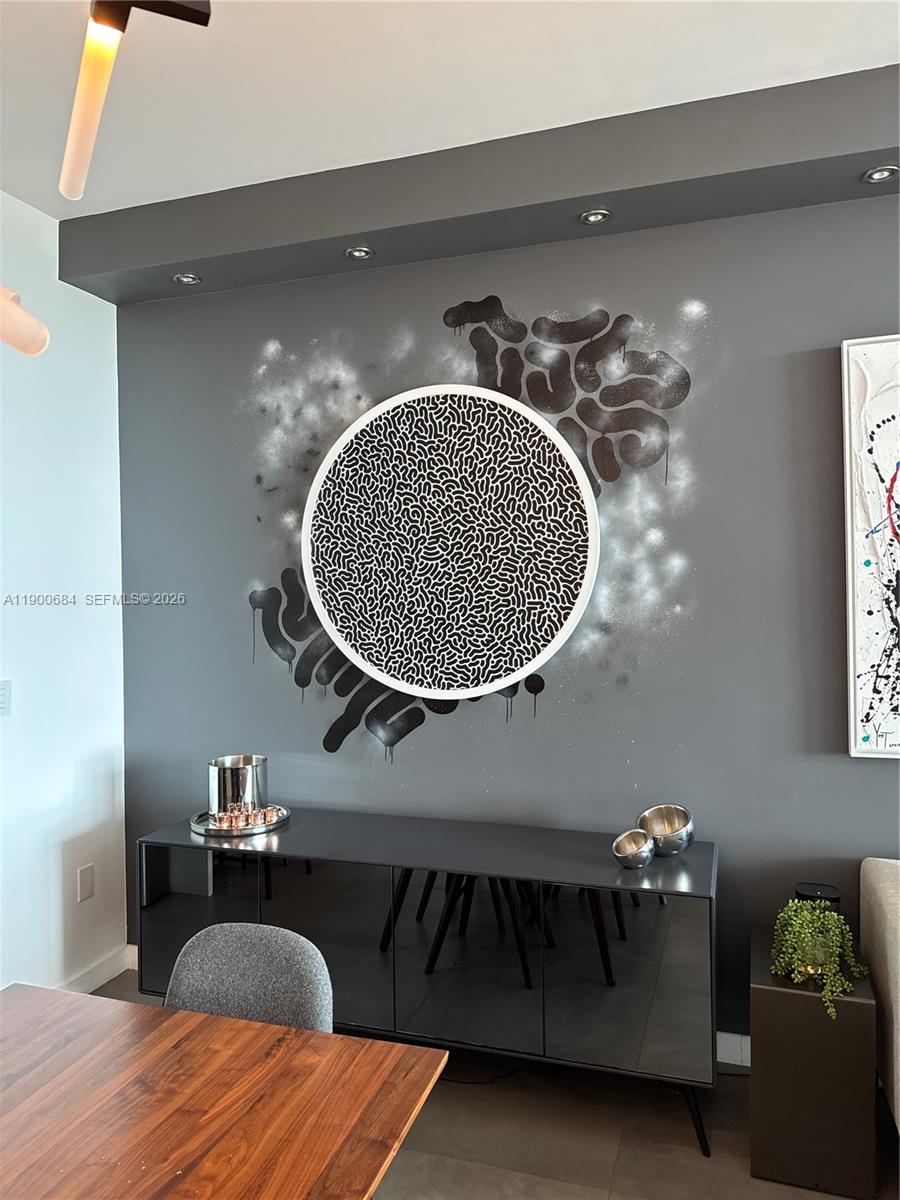 2020 N Bayshore Dr # 703