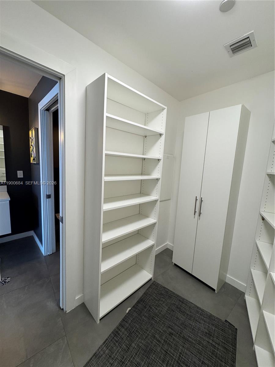 2020 N Bayshore Dr # 703