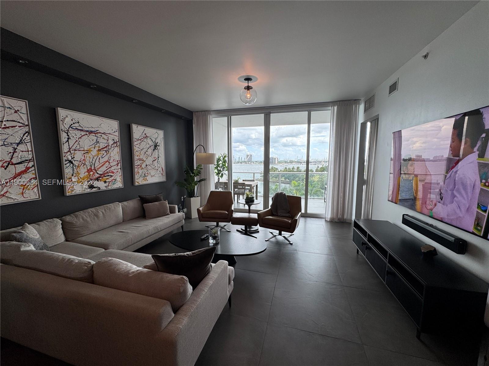 2020 N Bayshore Dr # 703