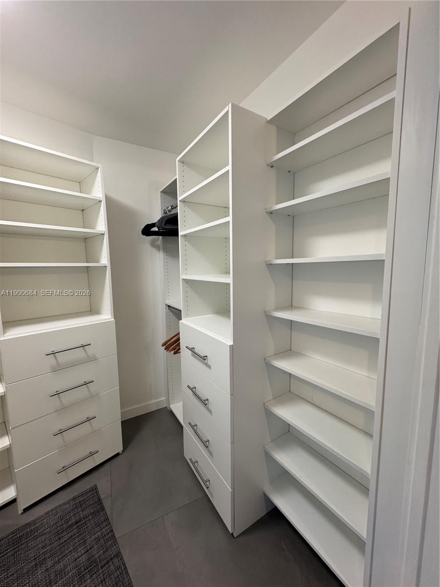 2020 N Bayshore Dr # 703