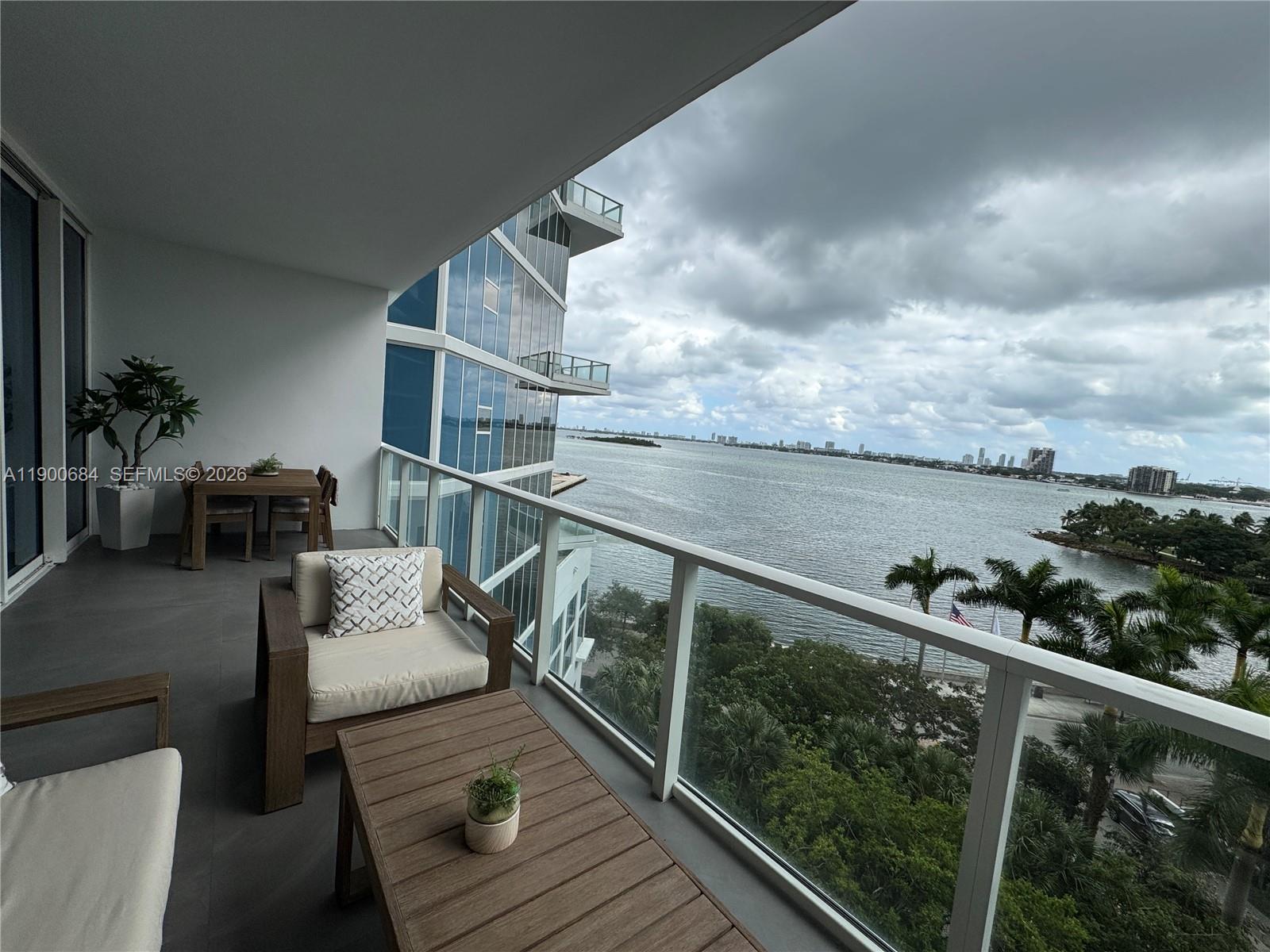 2020 N Bayshore Dr # 703