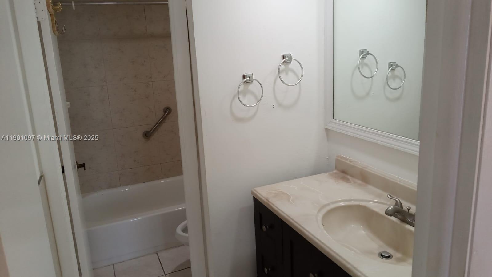 10801 SW 109th Ct # D301, Miami Unit: D301