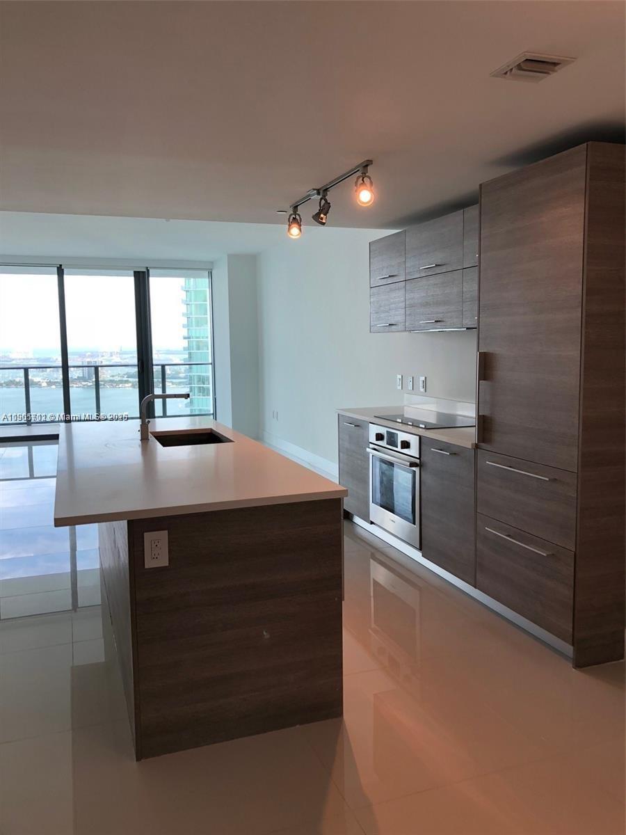 650 NE 32 St # 3605, Miami Unit: 3605